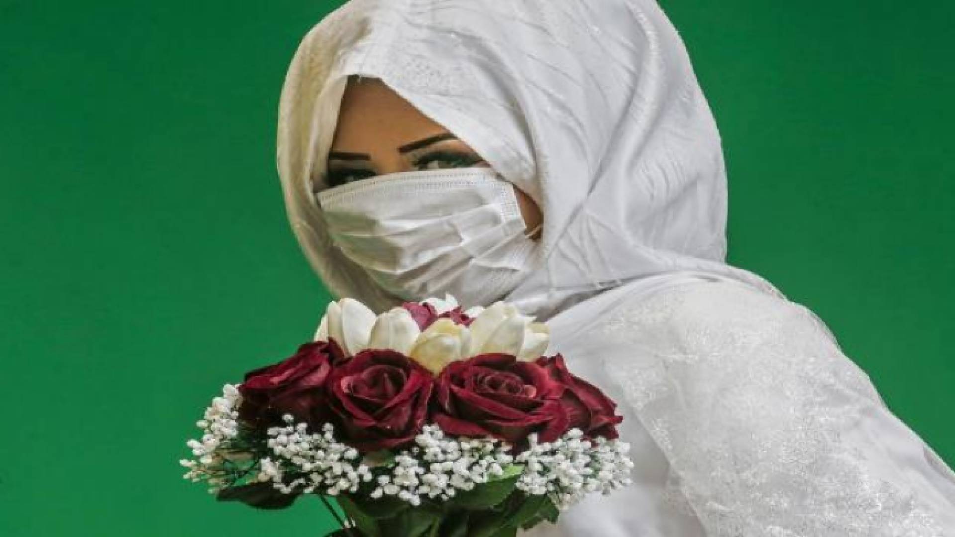 كاتب سعودي يقترح الزفاف الافتراضي في ظل كورونا