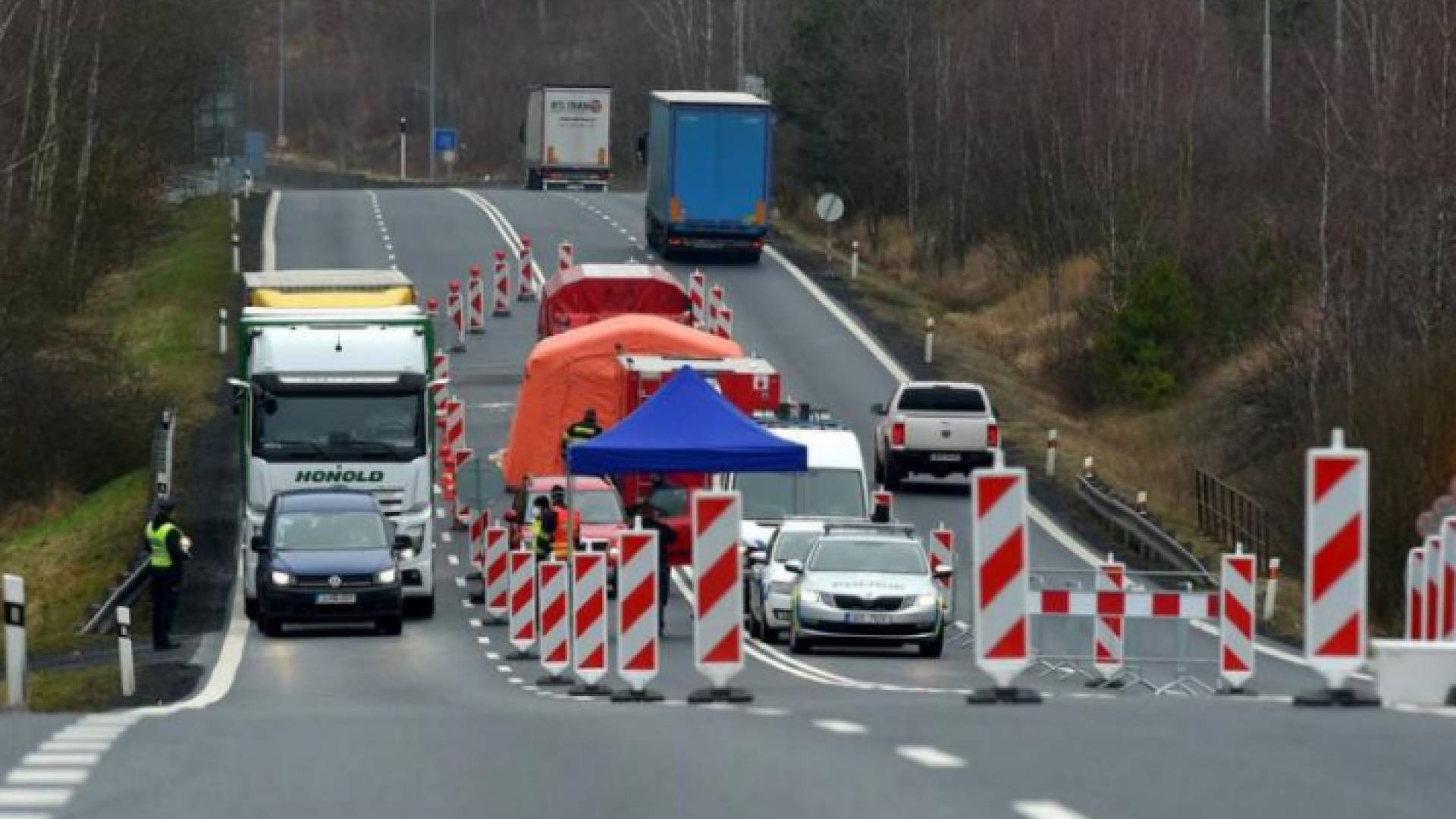 ألمانيا تسعى الى إعادة فتح حدودها منتصف حزيران