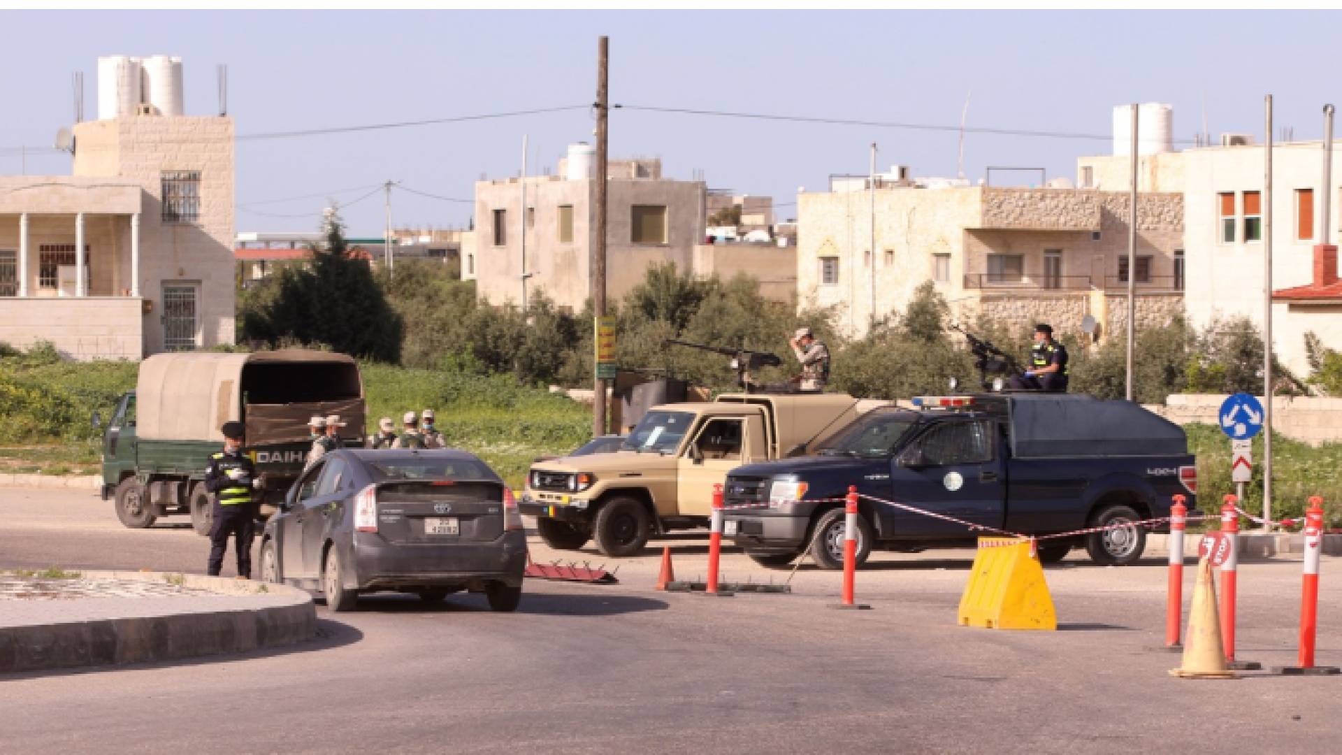 محافظ اربد: عزل ثلاث بنايات في اربد ومنزل في الصريح