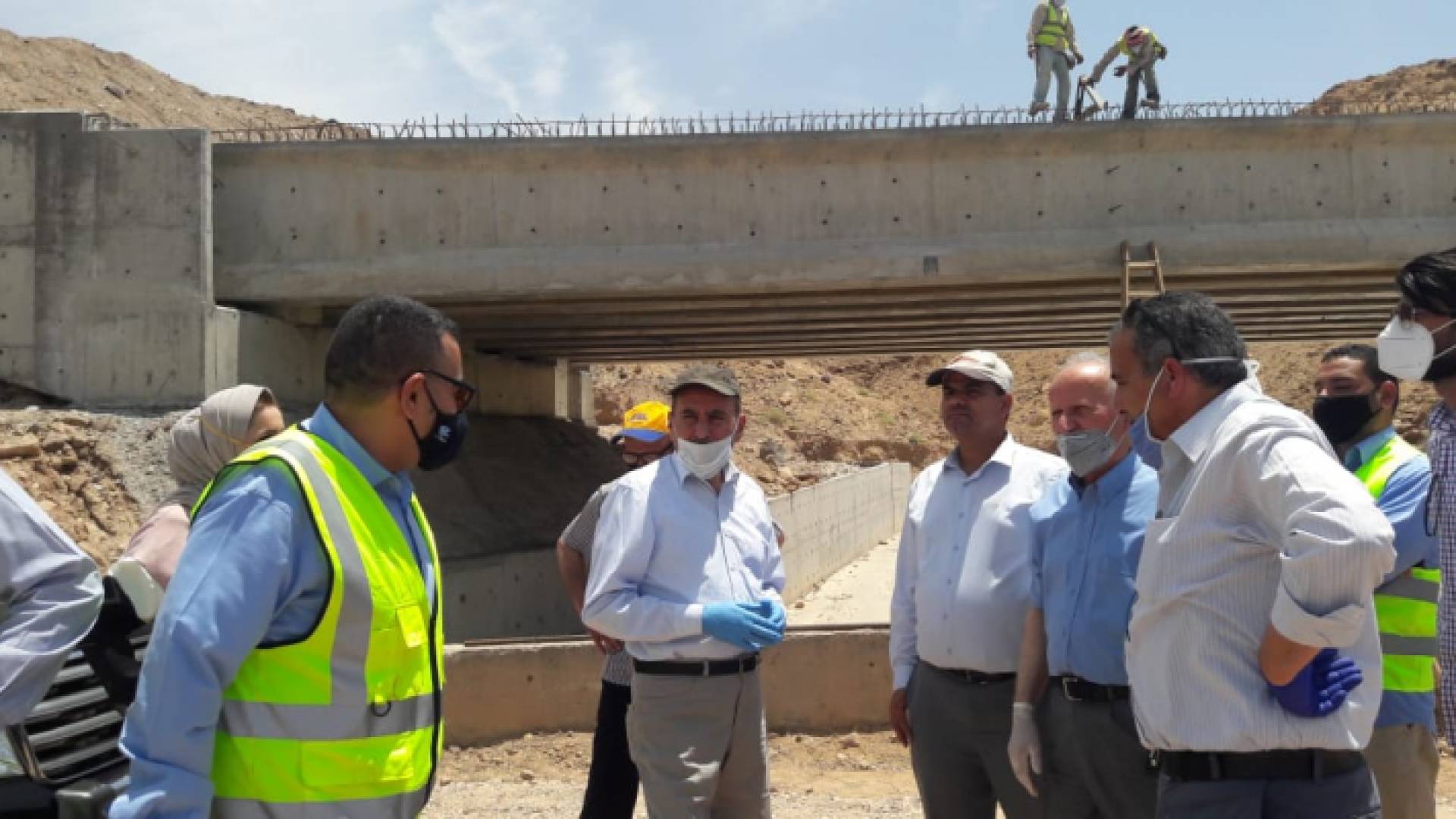 وزير الأشغال يتفقد سير العمل في مشاريع صيانة جسور البحر الميت و معالجة انزلاق "العدسية"