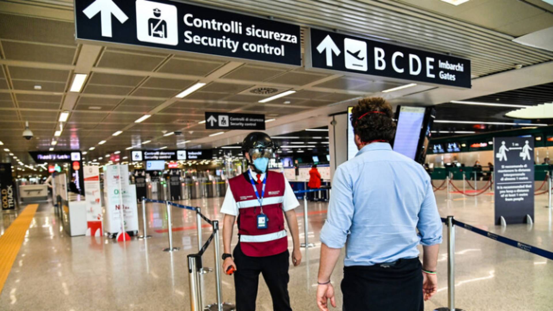 إيطاليا ترفع القيود عن السفر من وإلى البلاد