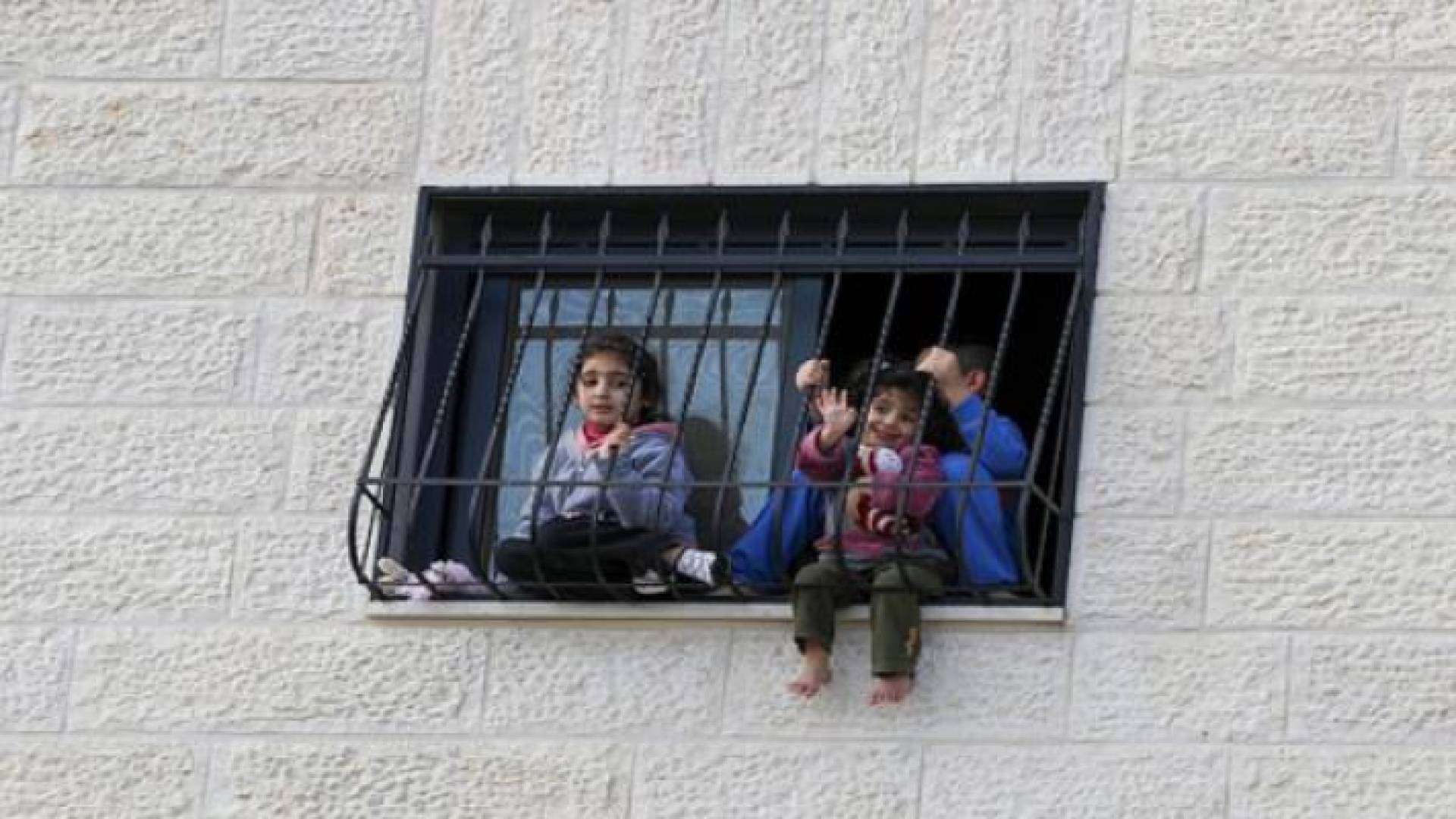 بعكس التوقعات " انخفاض في قضايا العنف الاسري خلال فترة الطواريء في فلسطين