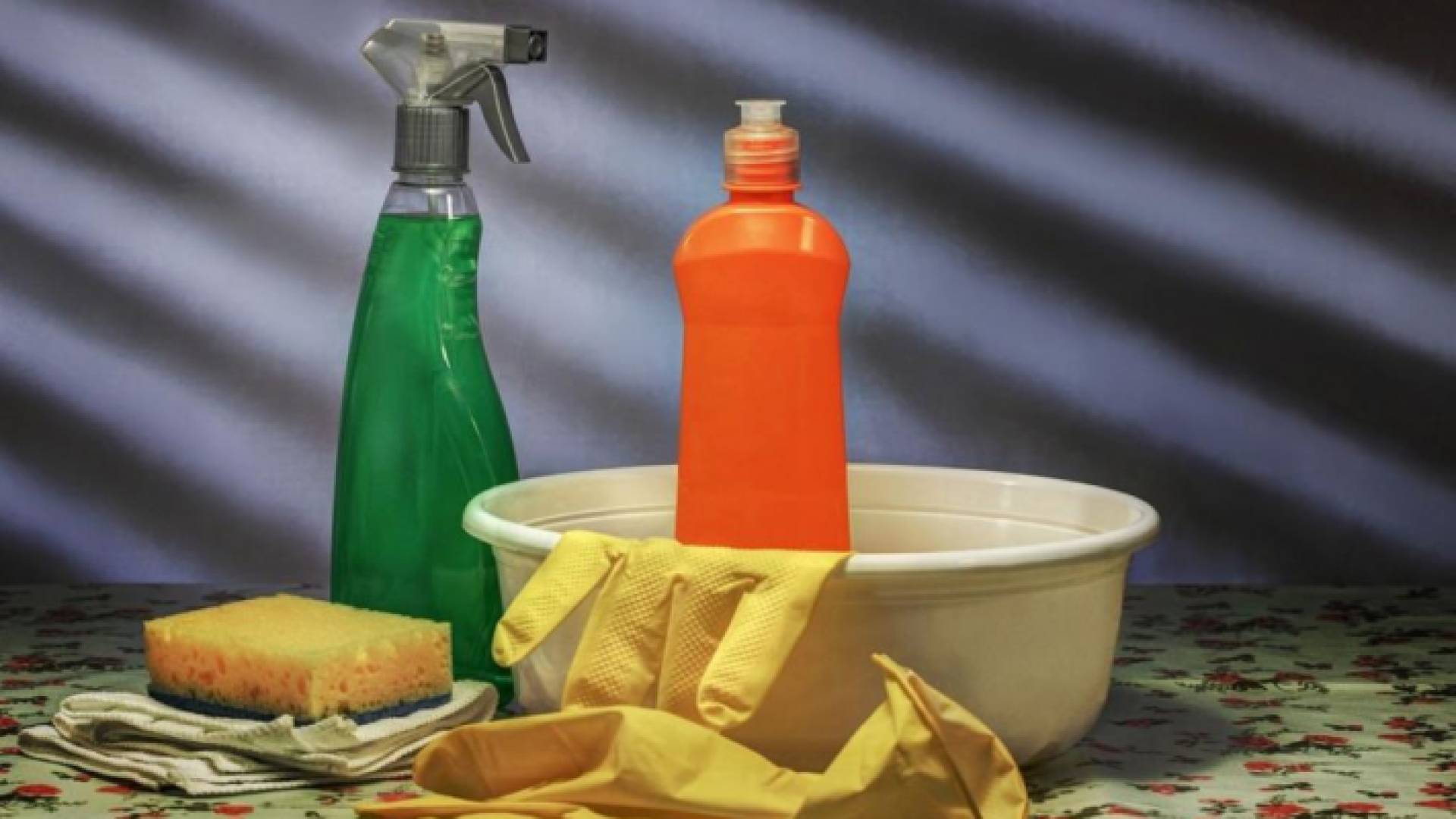 خطر صحي يداهم هوس استخدام وخلط المنظفات والمعقمات