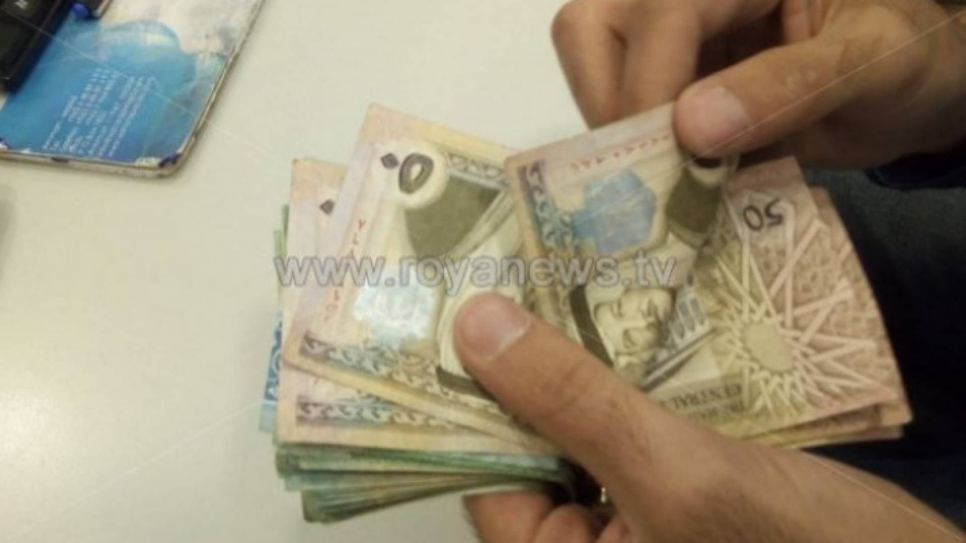 وزارة المالية : بدء صرف الرواتب اليوم وغدا