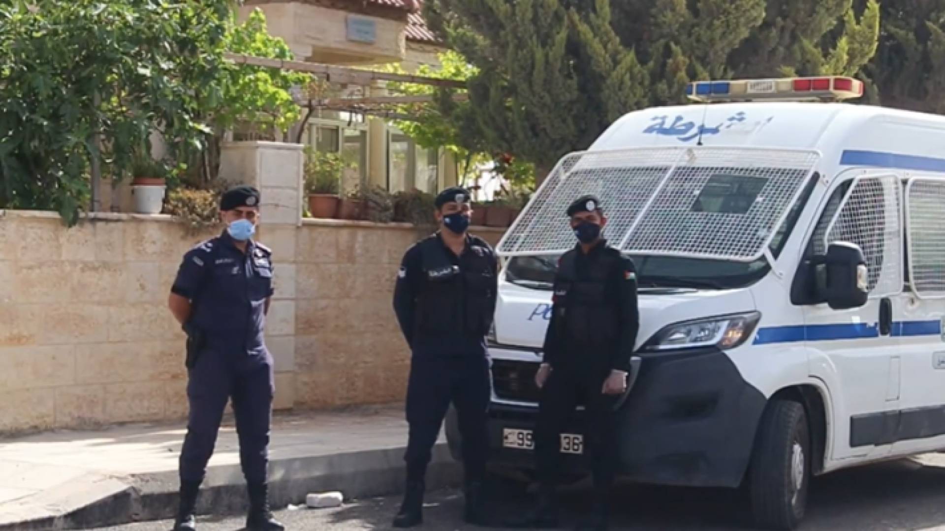 عزل عمارة سكنية في الحي الهاشمي في المفرق