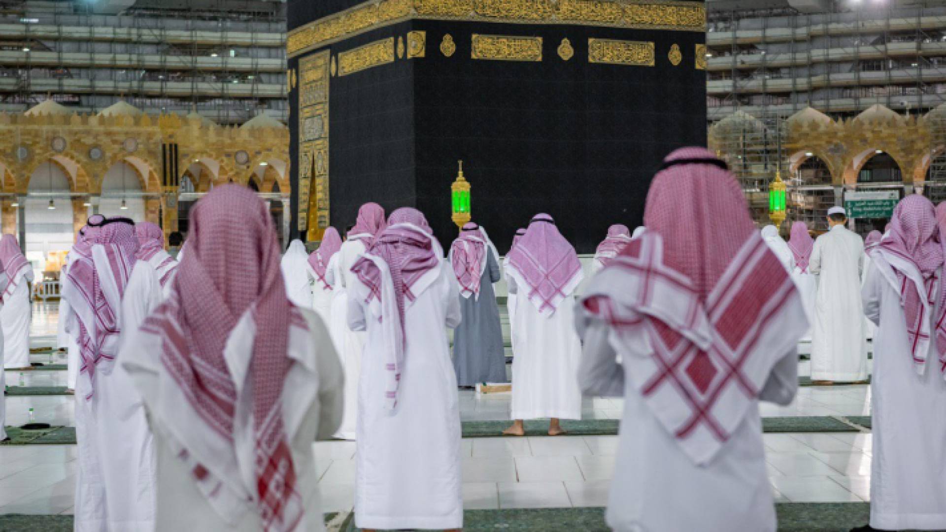 مشاهد مؤثرة من الحرم المكي ليلة 27 رمضان