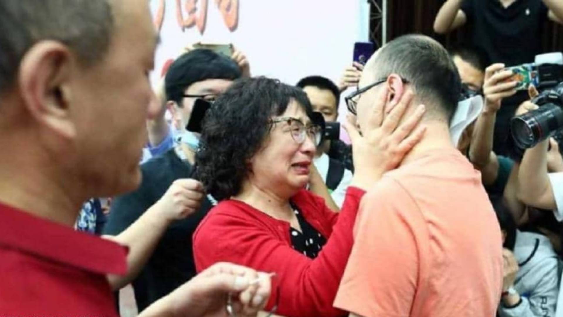 عاد لواديه بعد 32 عاما