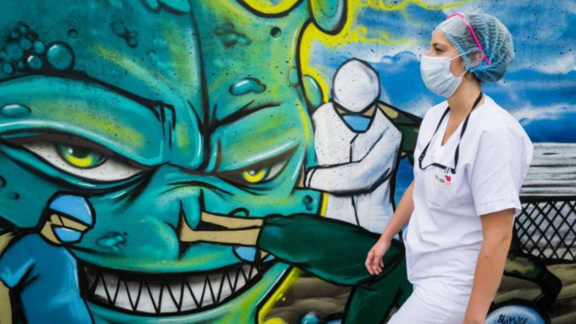 ممرضة في فرنسا (أ ف ب)