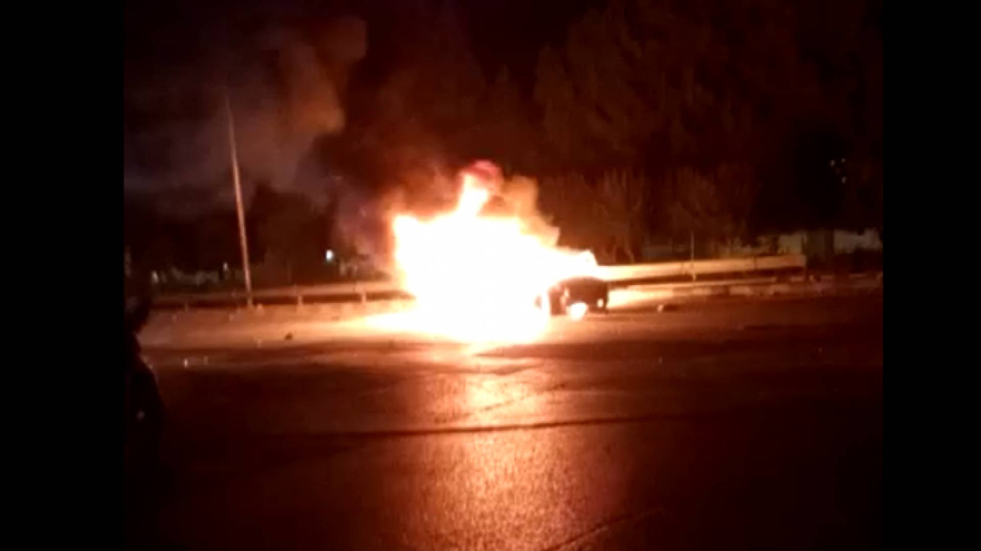 احتراق مركبة على طريق المطار في عمان