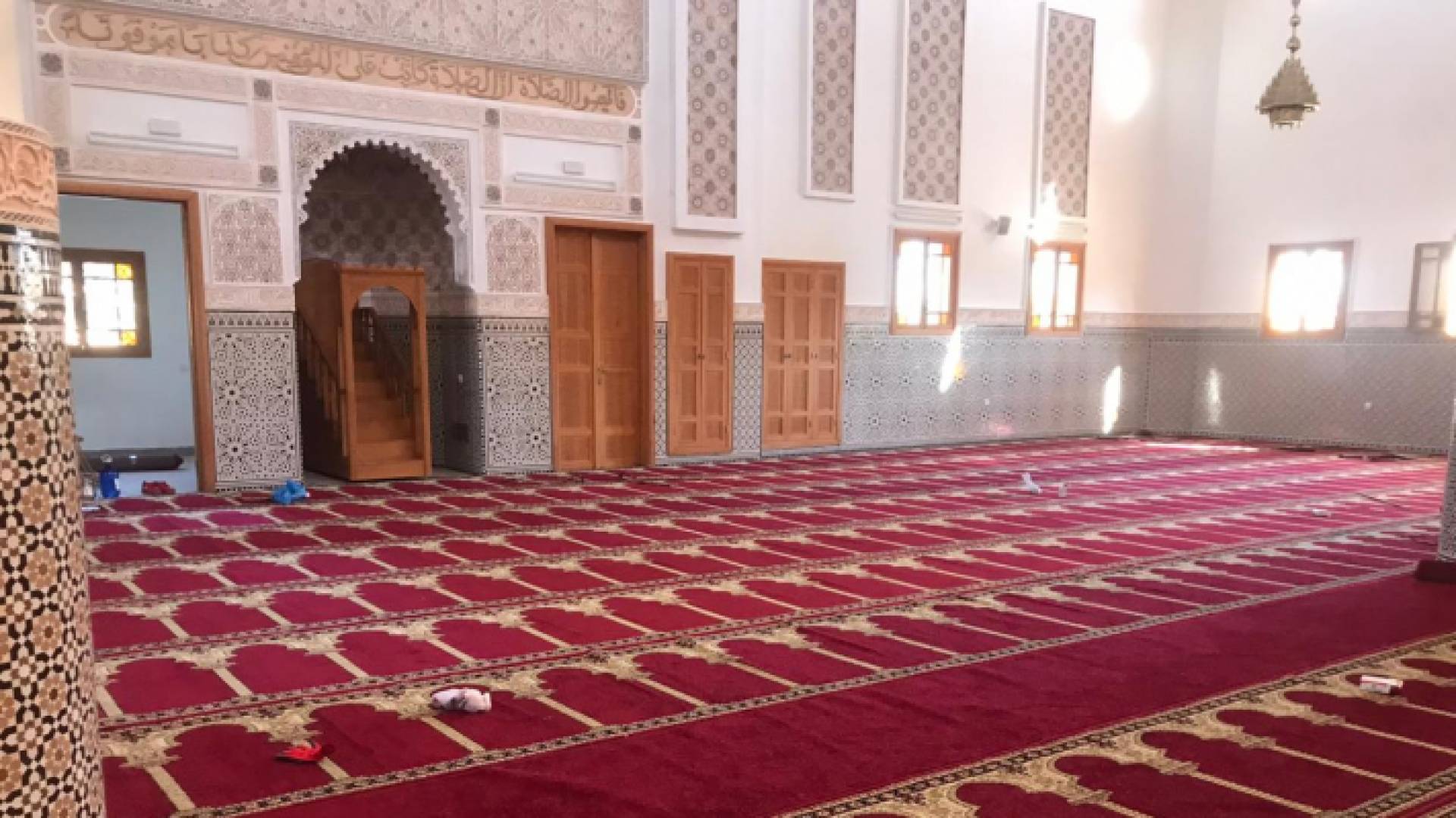 فتح الجوامع قبل صلاة الجمعة بـ(20) دقيقة وإغلاقها بعد الصلاة بـ(20) دقيقة