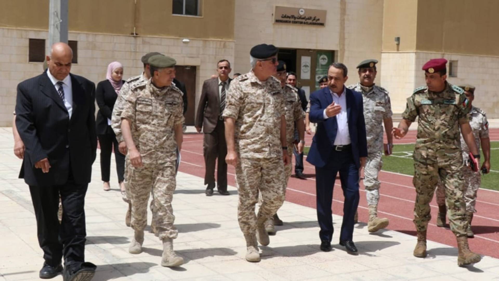 رئيس هيئة الأركان يزور شركة الصخرة الأمنية