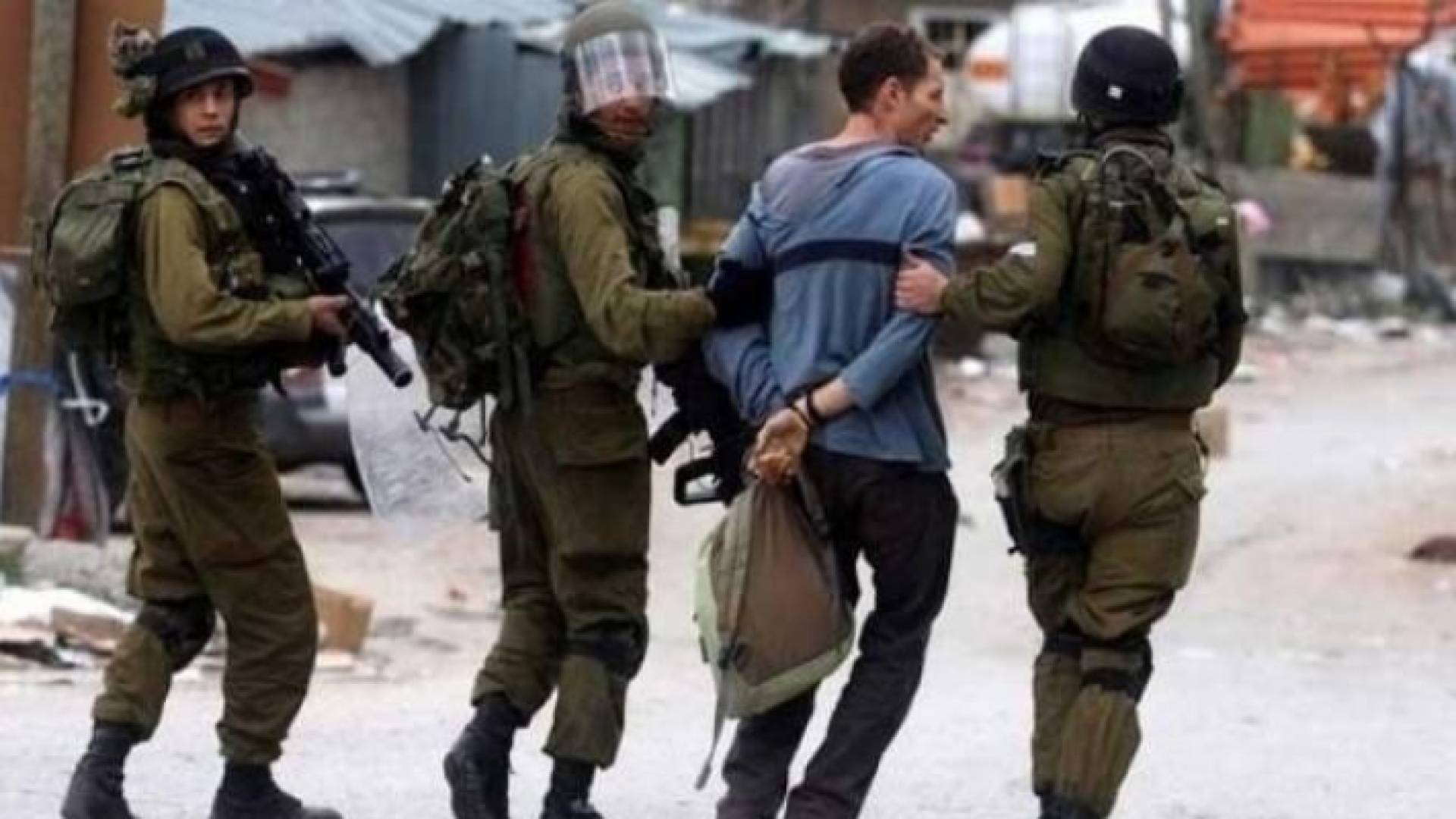 الاحتلال يعتقل 13 فلسطينيا بالضفة الغربية