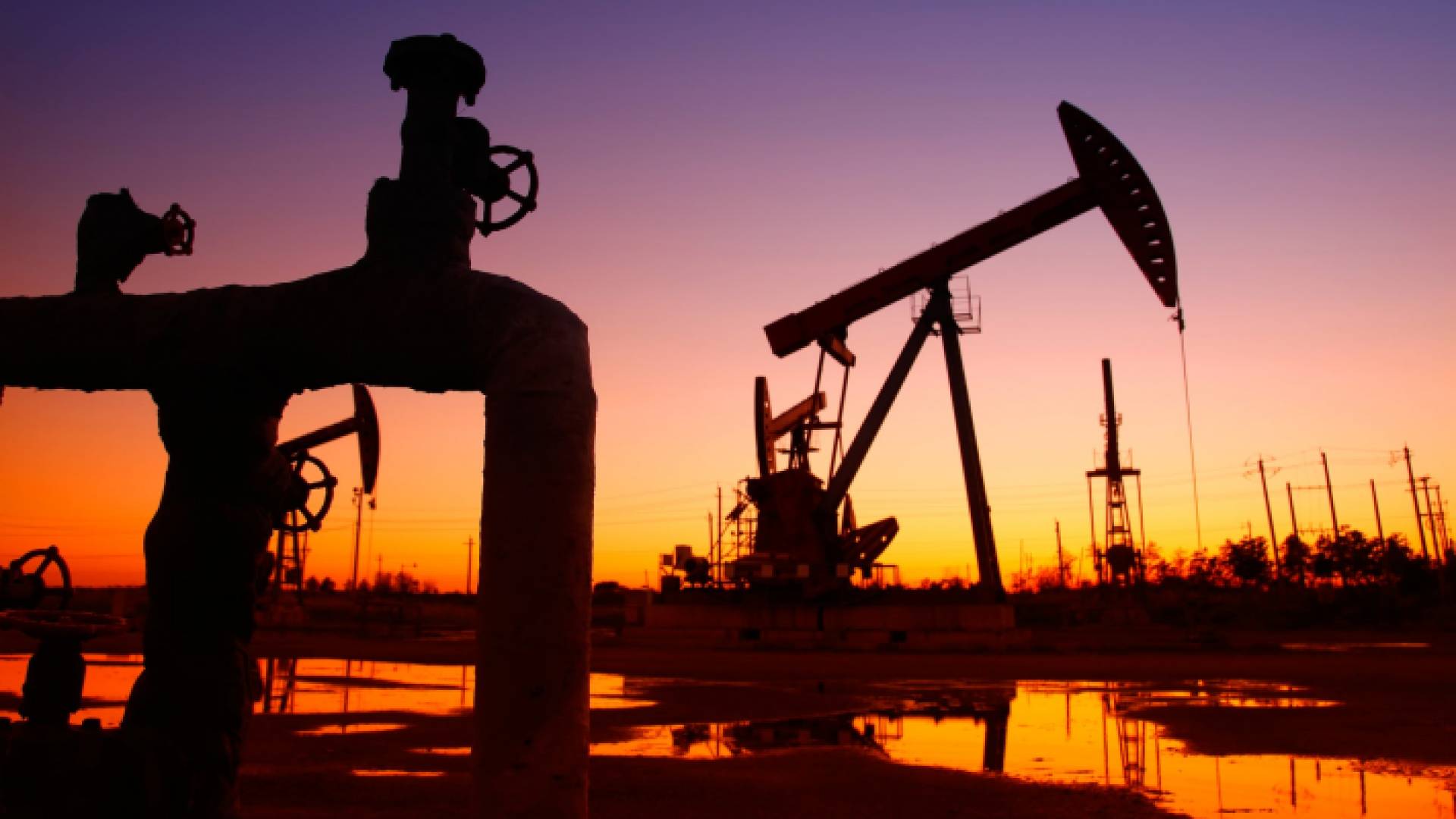 تراجع أسعار النفط عالميا بفعل زيادة كبيرة في المخزونات الأمريكية