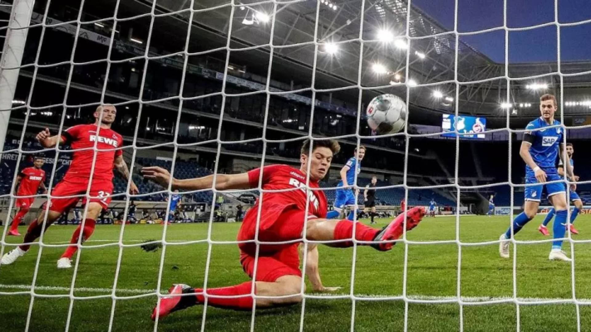 لقطة من إحدى مباريات الدوري الألماني التي جرت بدون جمهور