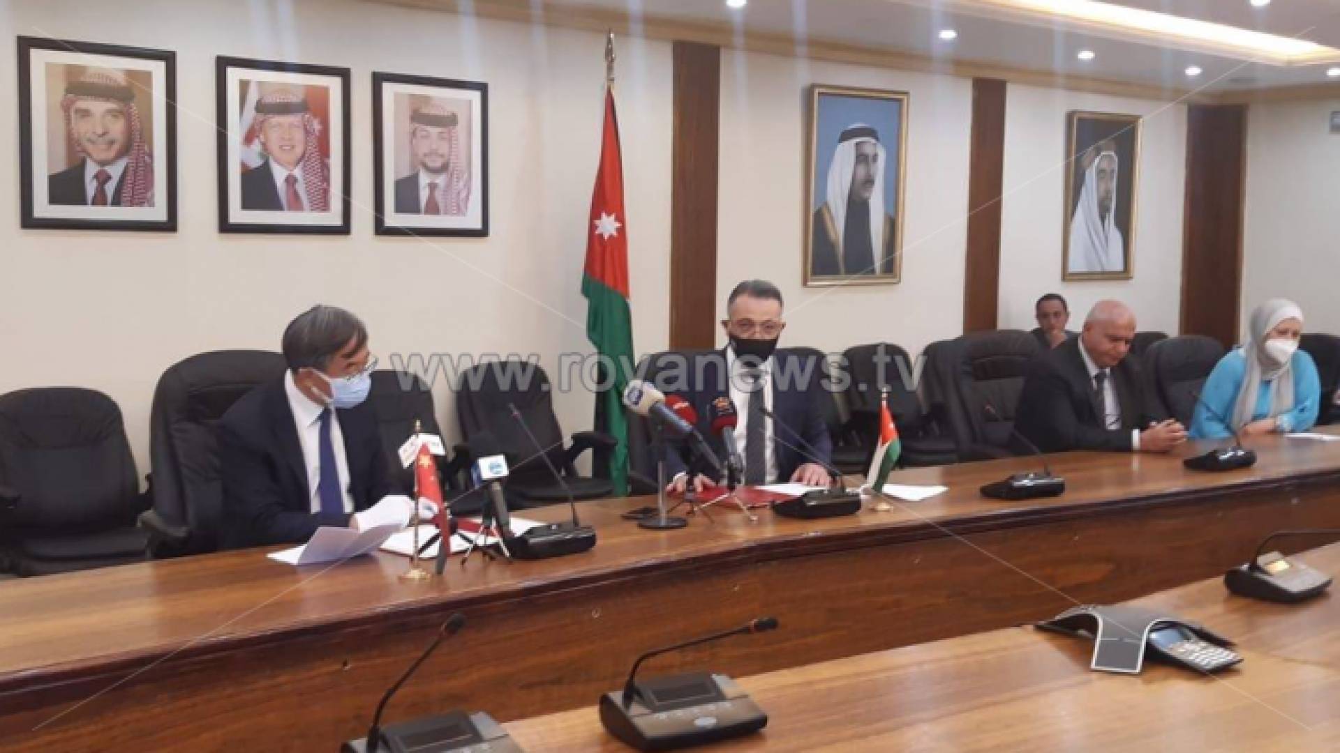 جانب من توقيع الاتفاقية