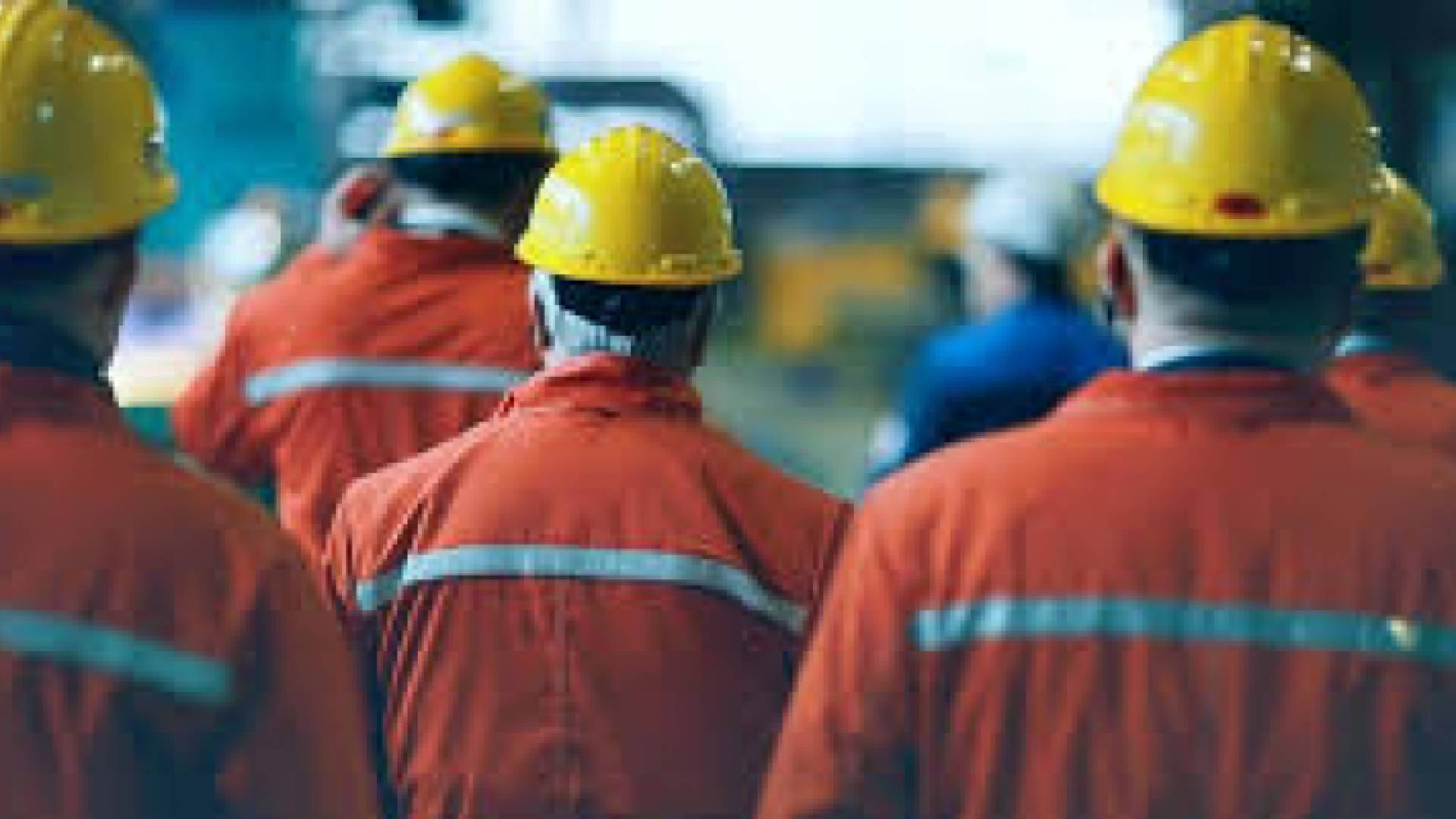 تحذير من أزمة عمالية بسبب القرارات والإجراءات الأخيرة