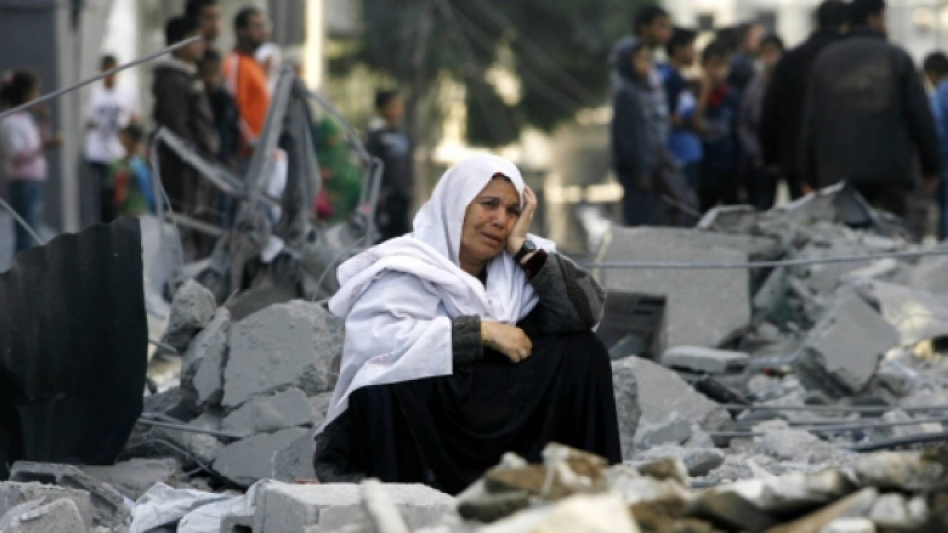 كورونا يهدد المالية العامة والوظائف في الأراضي الفلسطينية