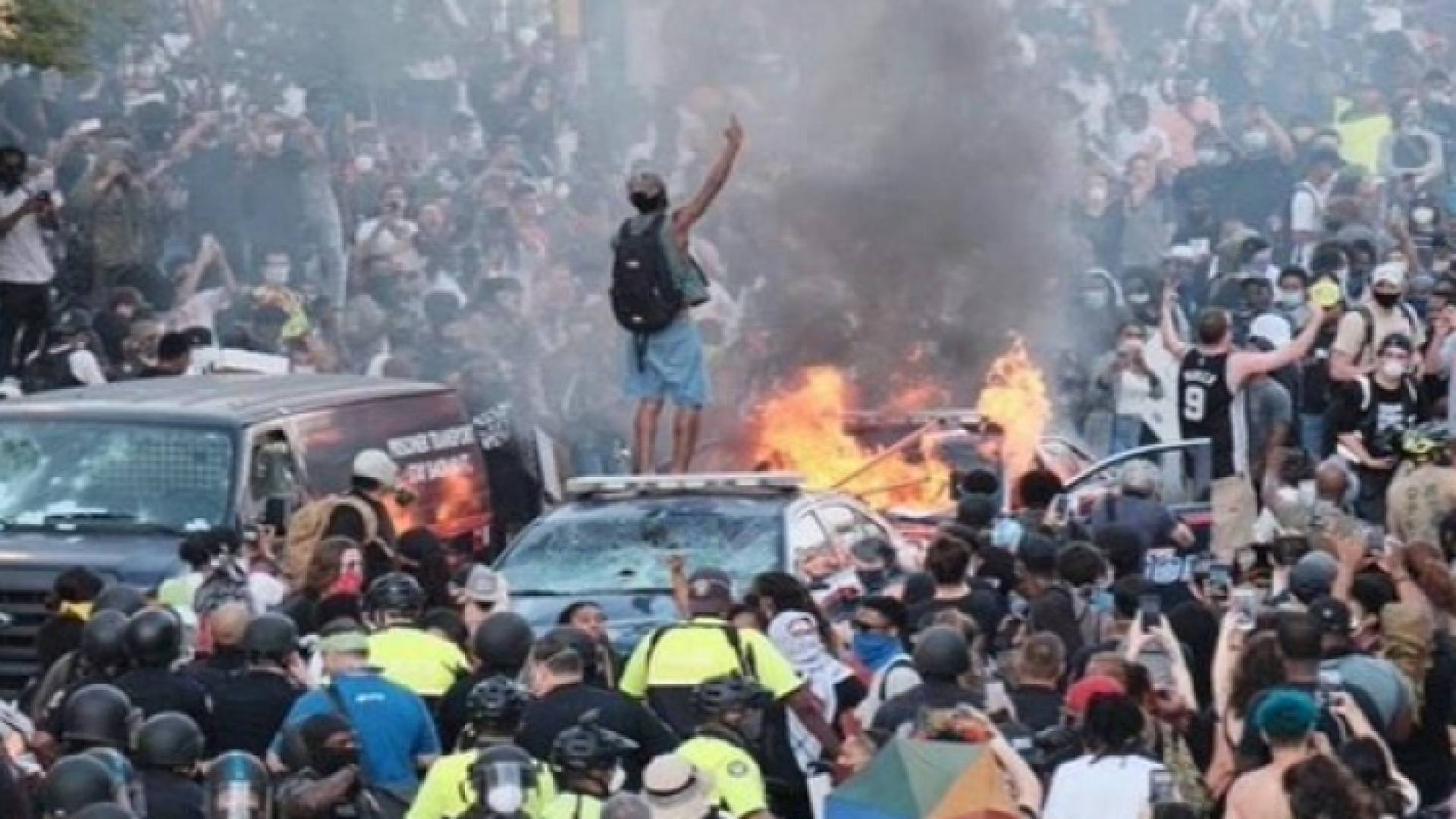 احدى المظاهرات