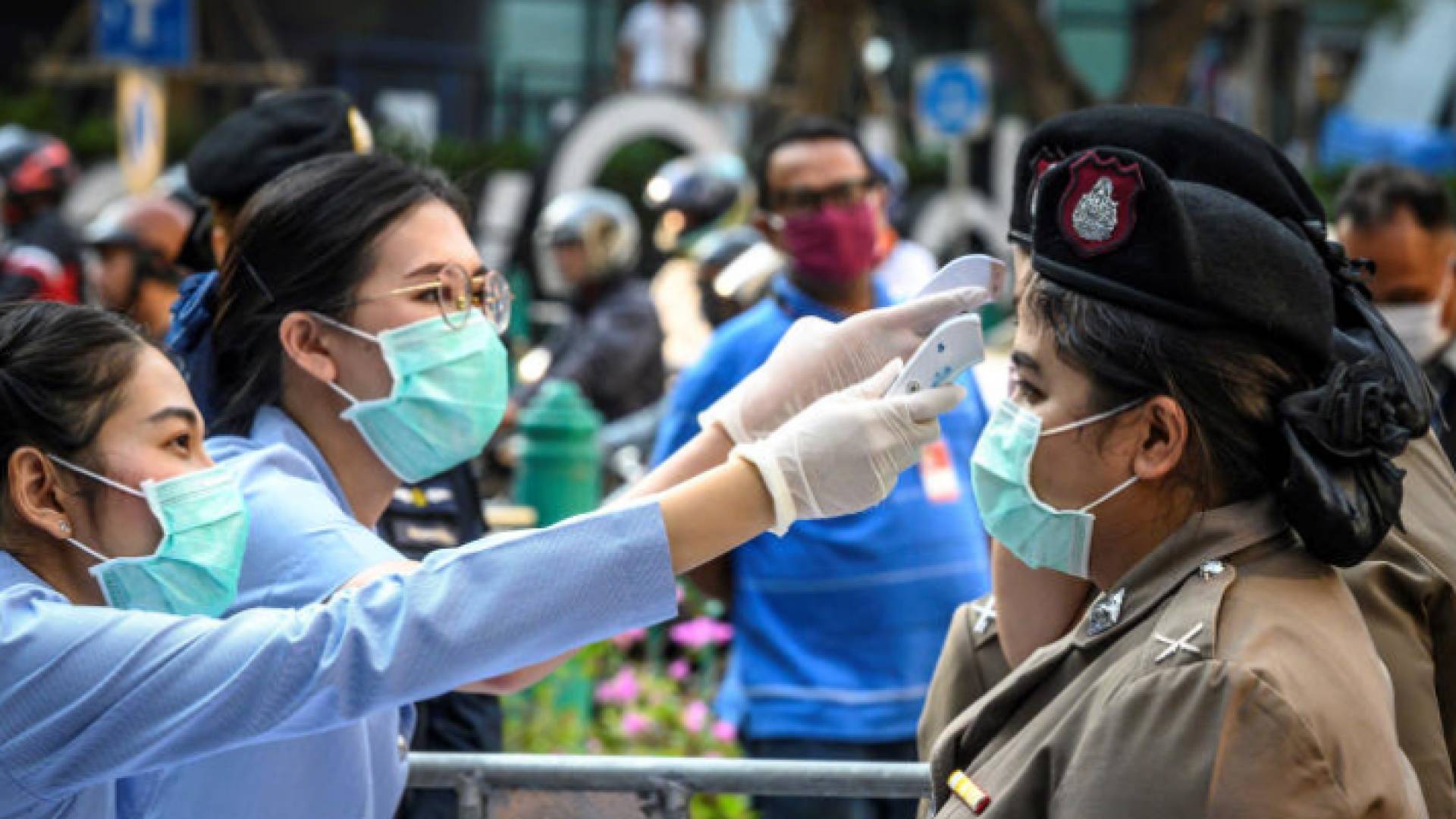 أوروبا تواصل رفع العزل