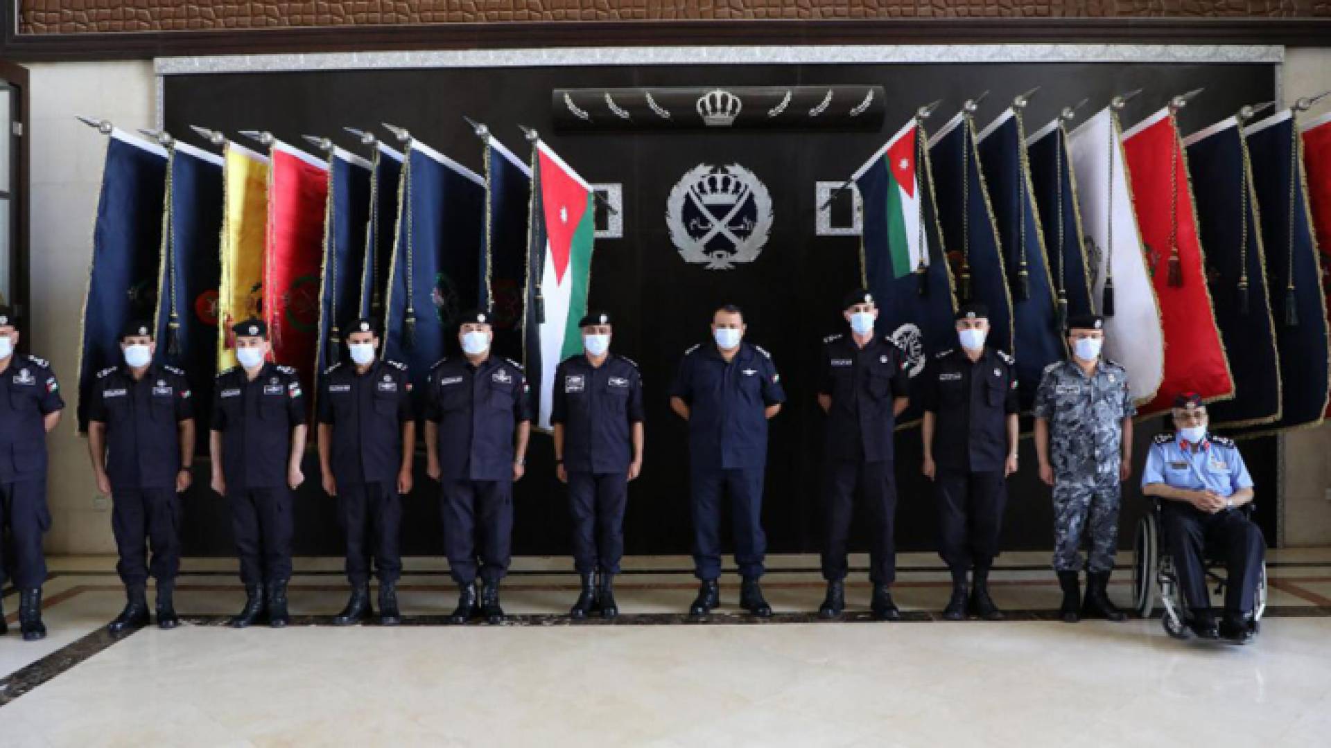 مدير الامن العام يقلد الرتب الجديدة لكبار الضباط