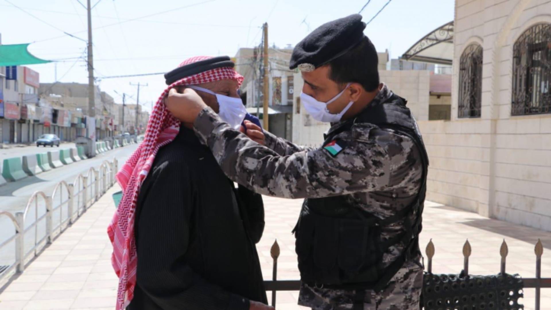 من امام احد المساجد