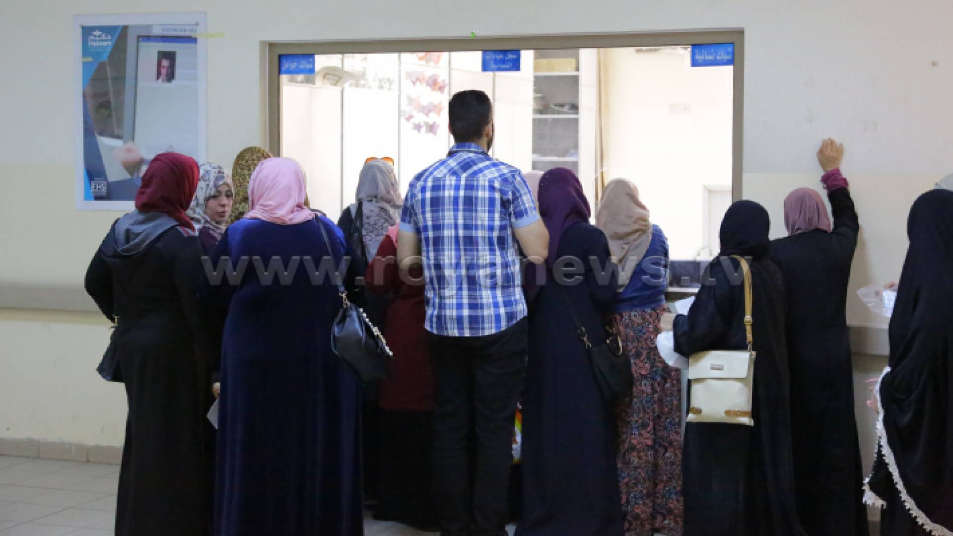 مراجعين داخل مستشفى البشير - ارشيفية