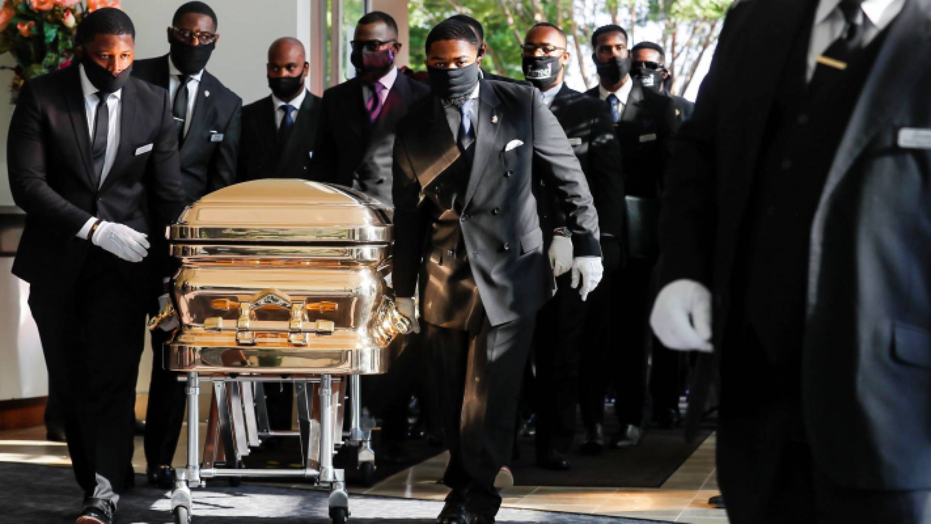 من مراسم التشييع