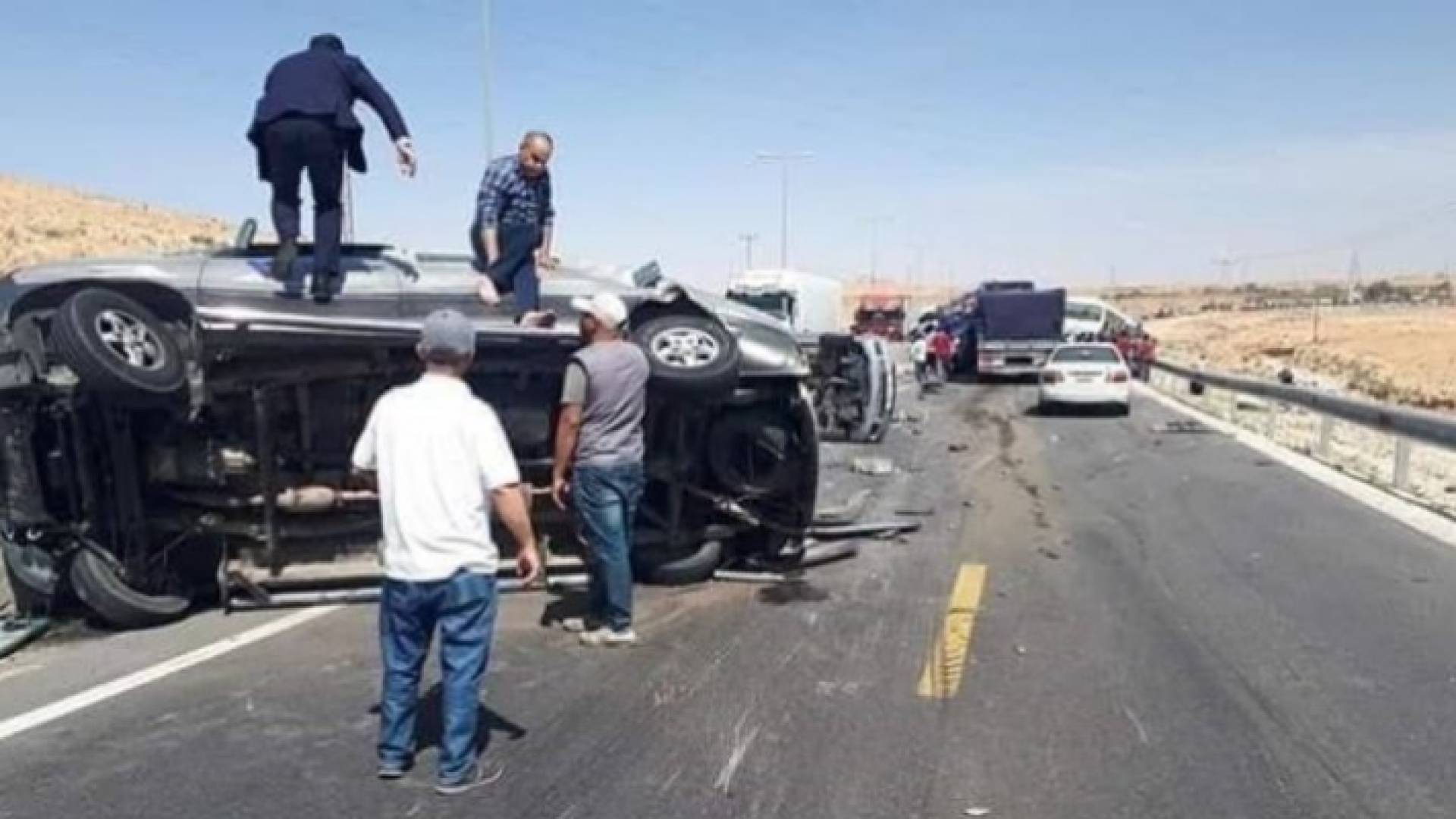وزارة الأشغال تكشف عن أسباب حادث الصحراوي: شاحنة مسرعة تفاجأت بتوقف السير نتيجة حادث بسيط