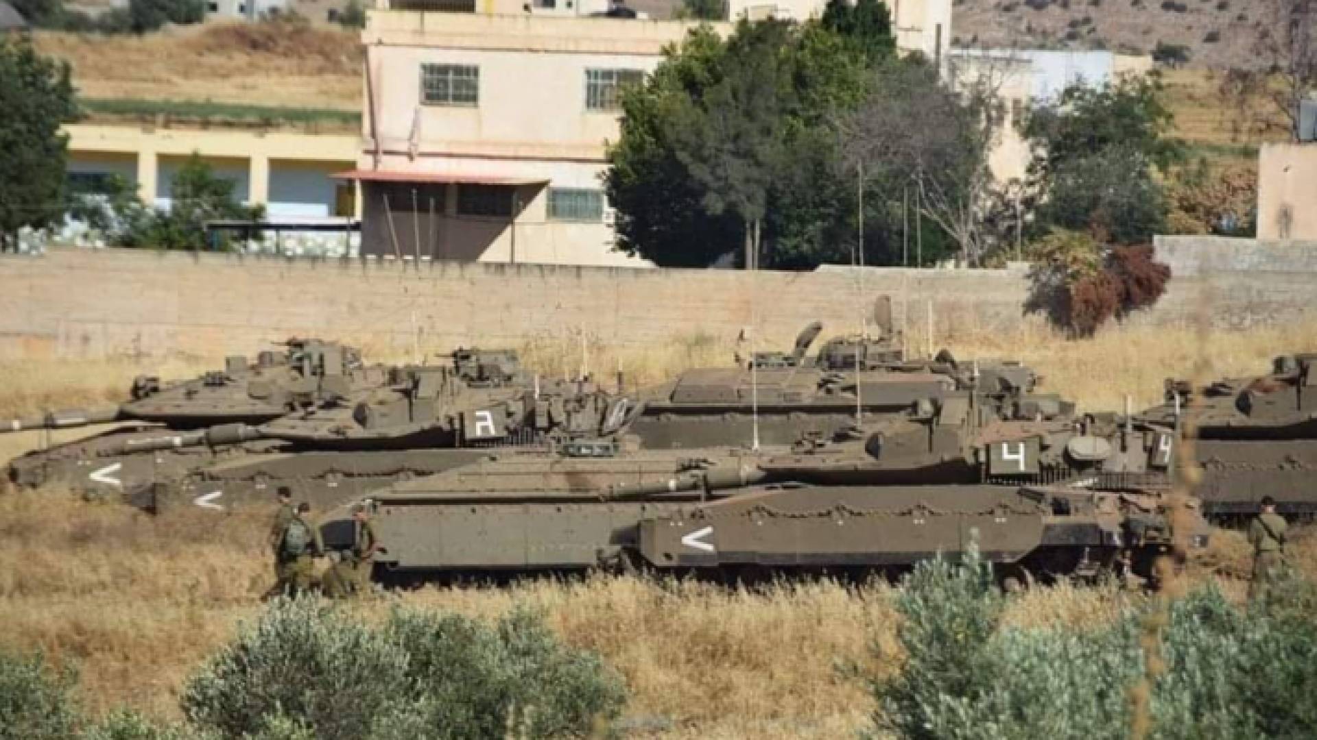 دبابات الاحتلال تعزز انتشارها في مناطق غور الأردن