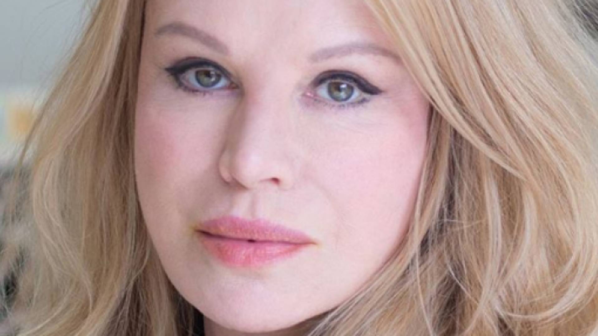 سيندى جاكسون البالغة من العمر 64 عاما