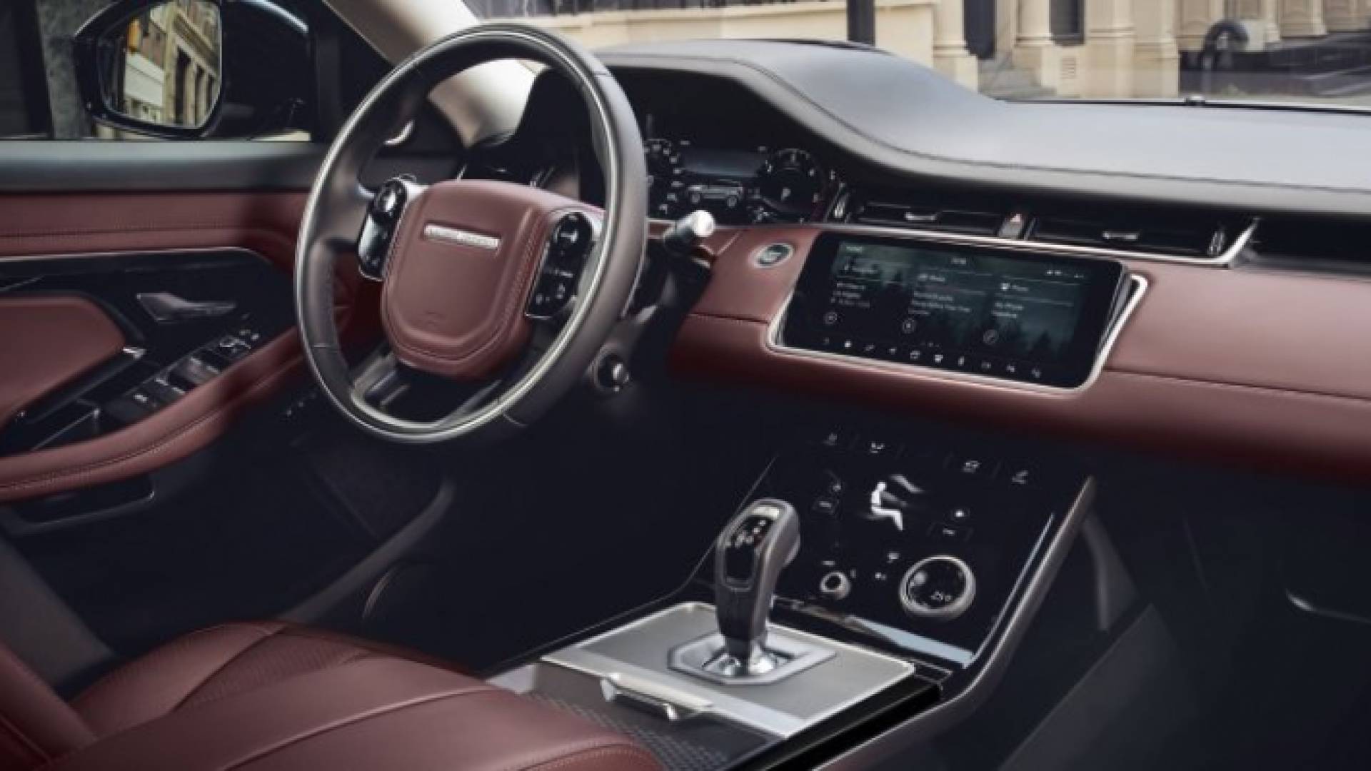 سيارة من طراز رينج روفر