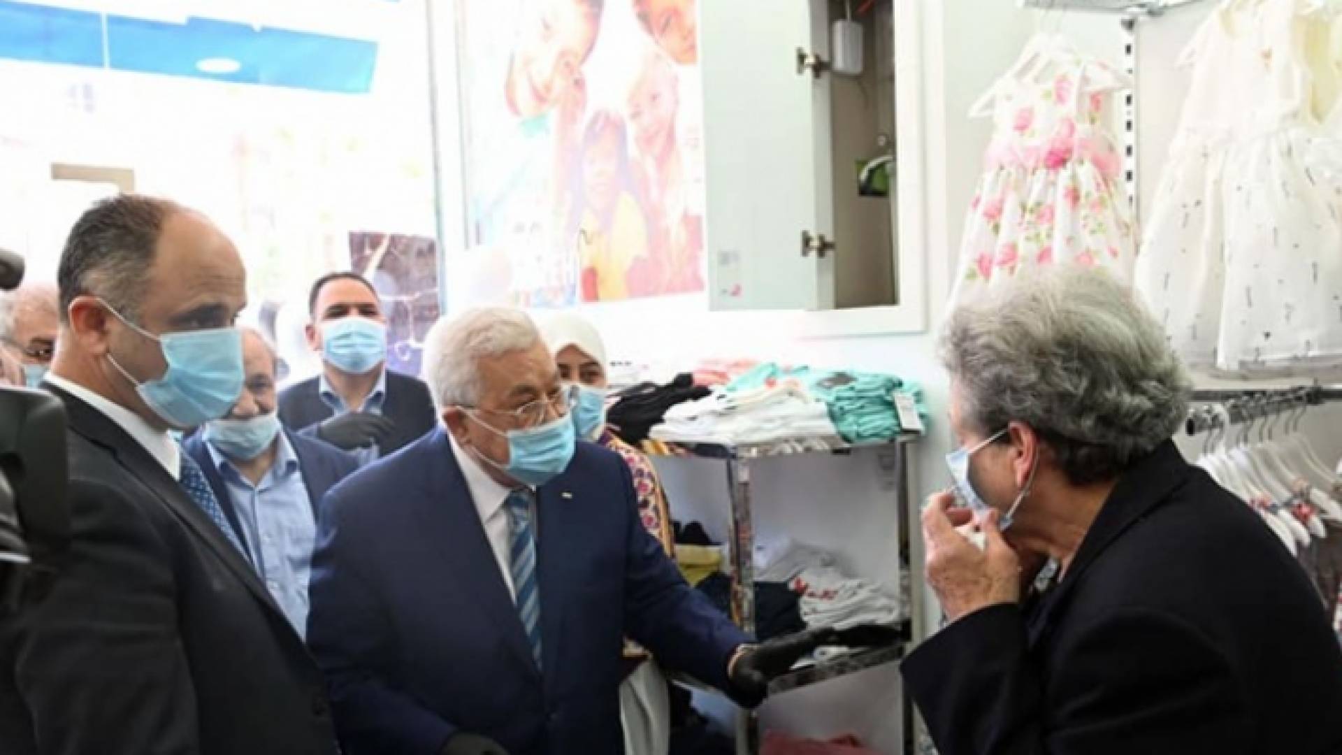 الرئيس الفلسطيني يتجول في رام الله