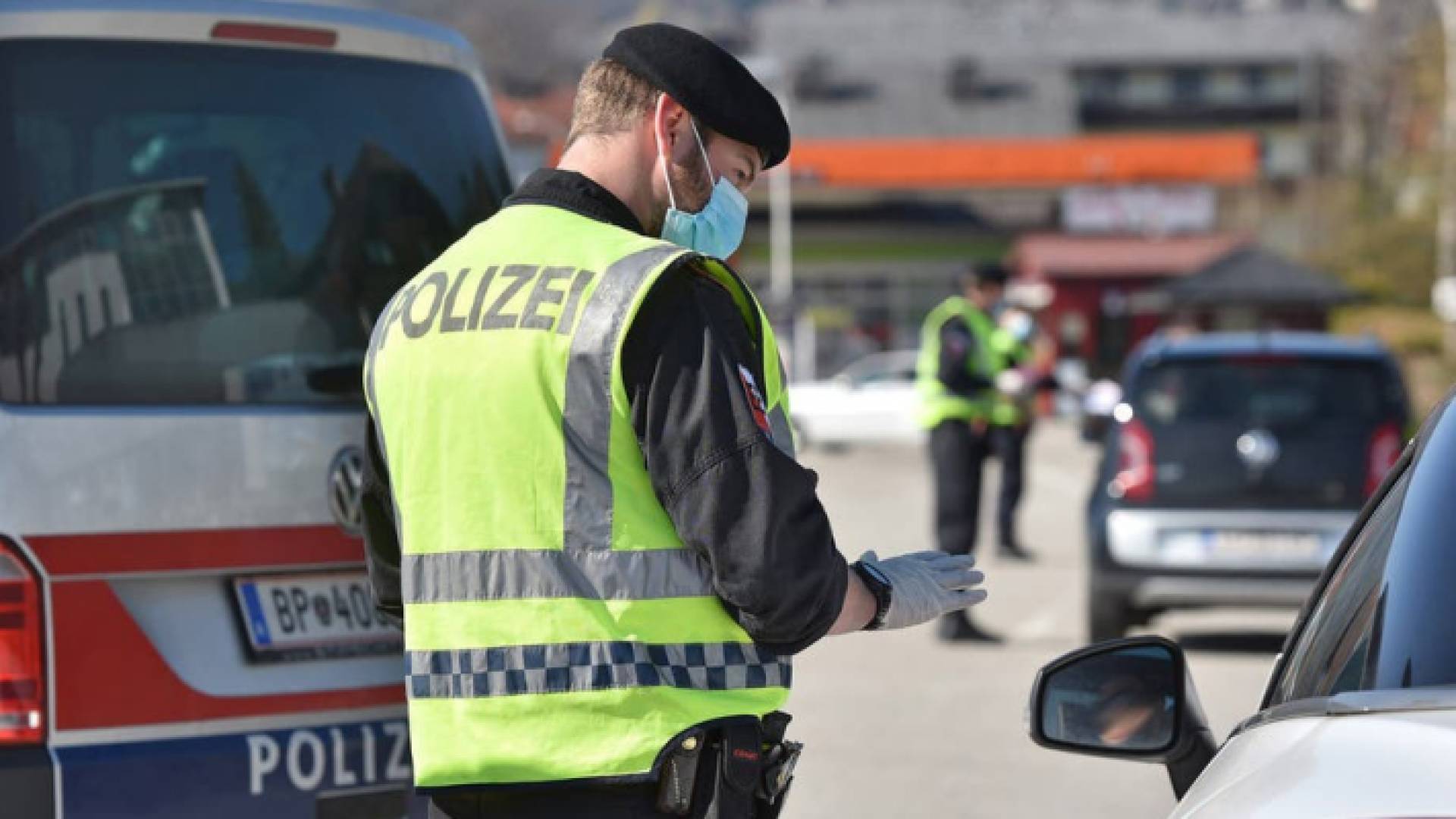 دافعت الشرطة عن قرارها فرض الغرامة قائلة إنه تعمد إطلاق الريح