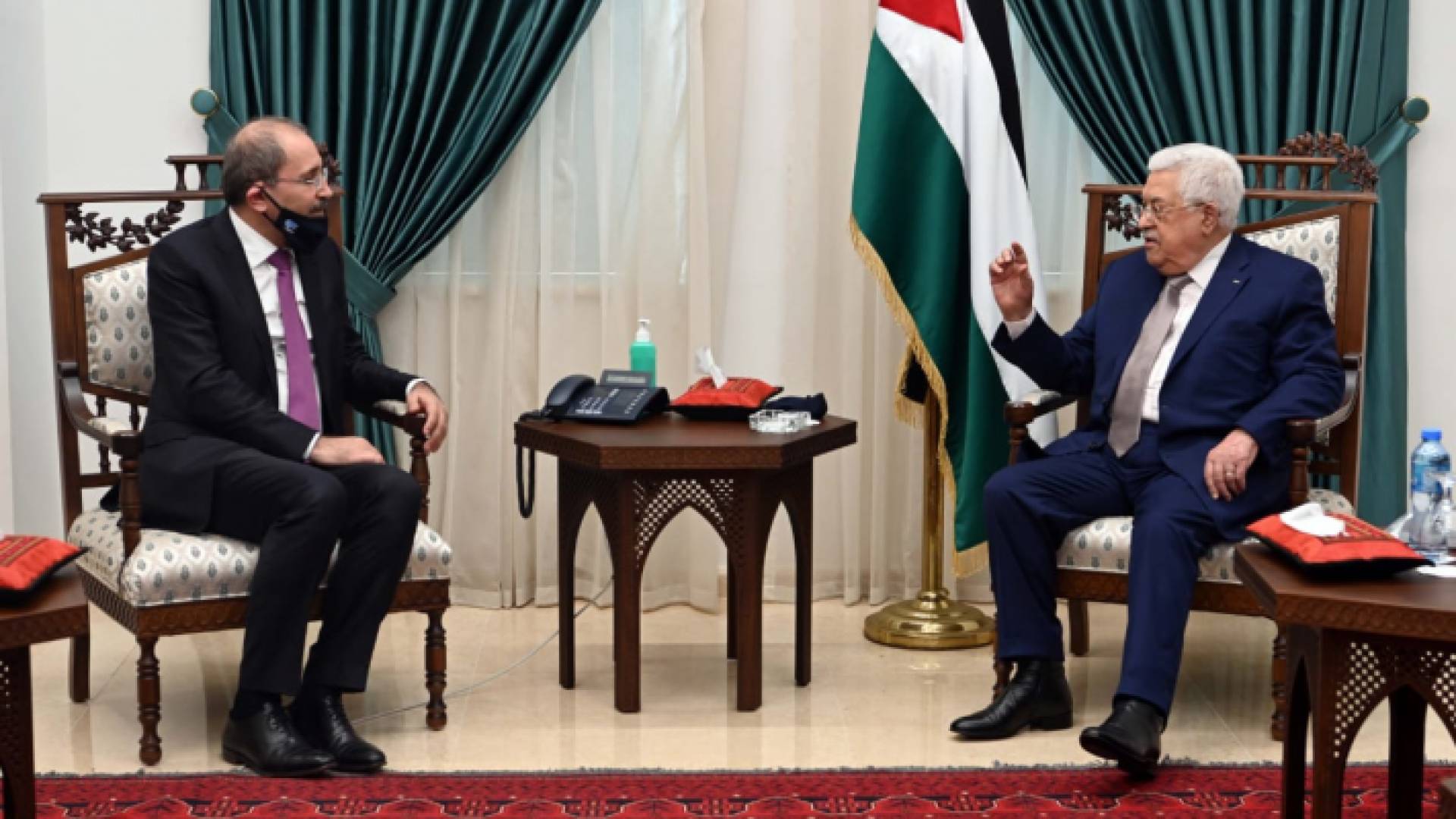 الصفدي وعباس