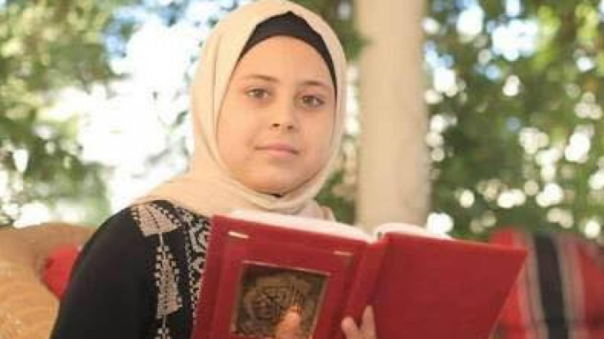 الطفلة الحافظة لكتاب الله "سمية مطالقة"