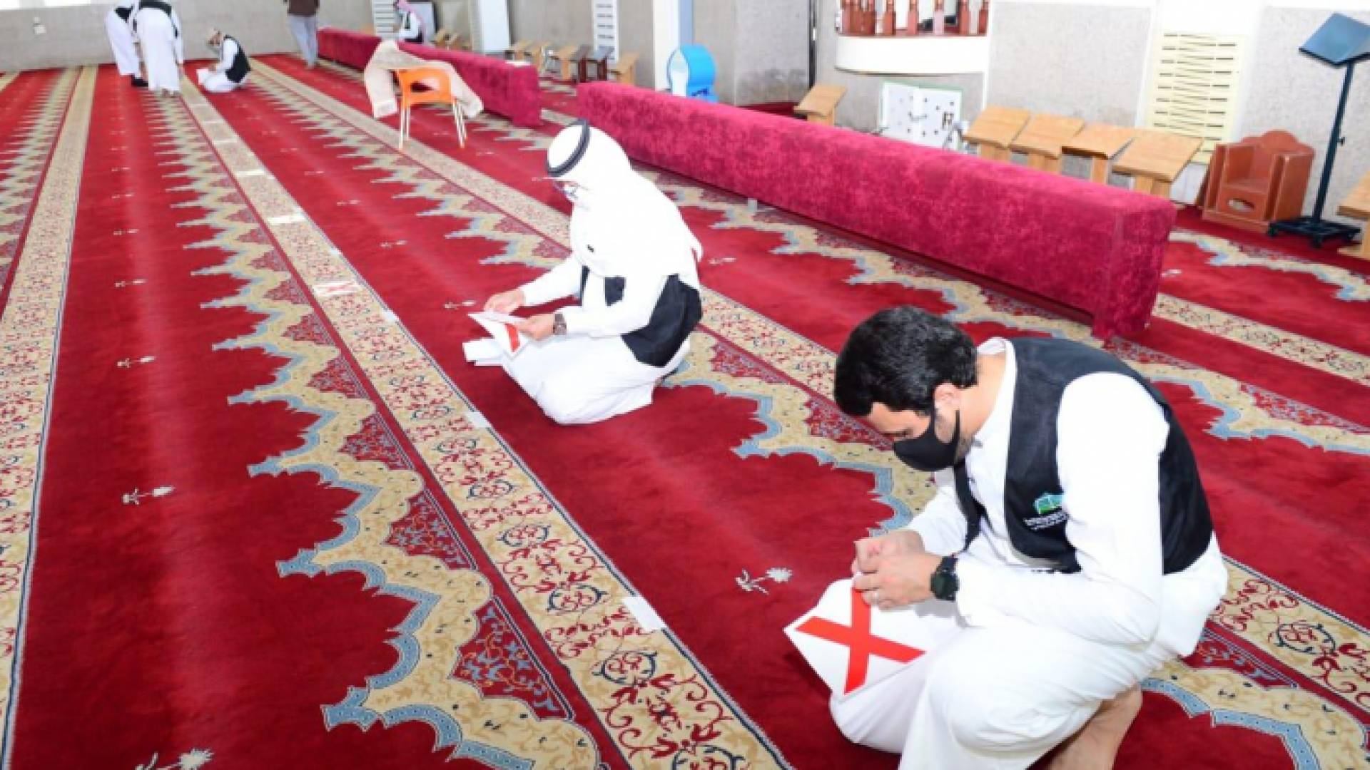 مساجد مكة تشرع أبوابها للمصلين بعد إغلاق 3 أشهر فجر الأحد