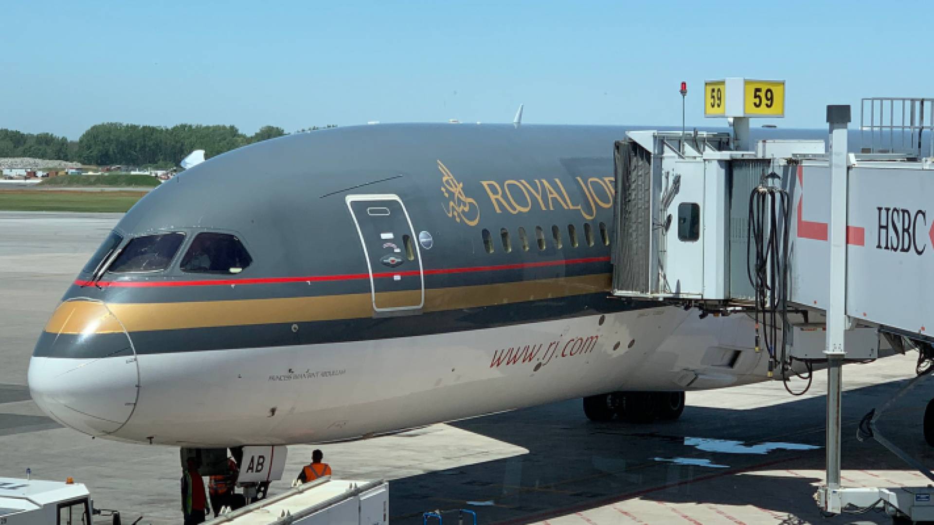 وصول طائرة تقل أردنيين وفلسطينيين عائدين من كندا