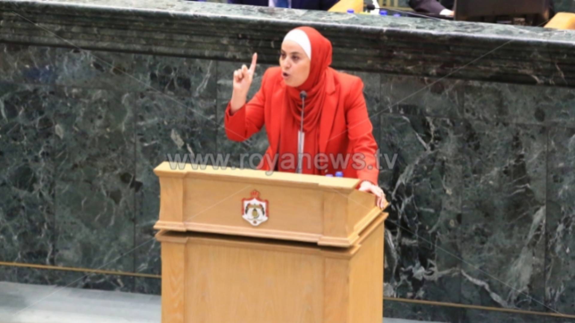 النائب وفاء بني مصطفى