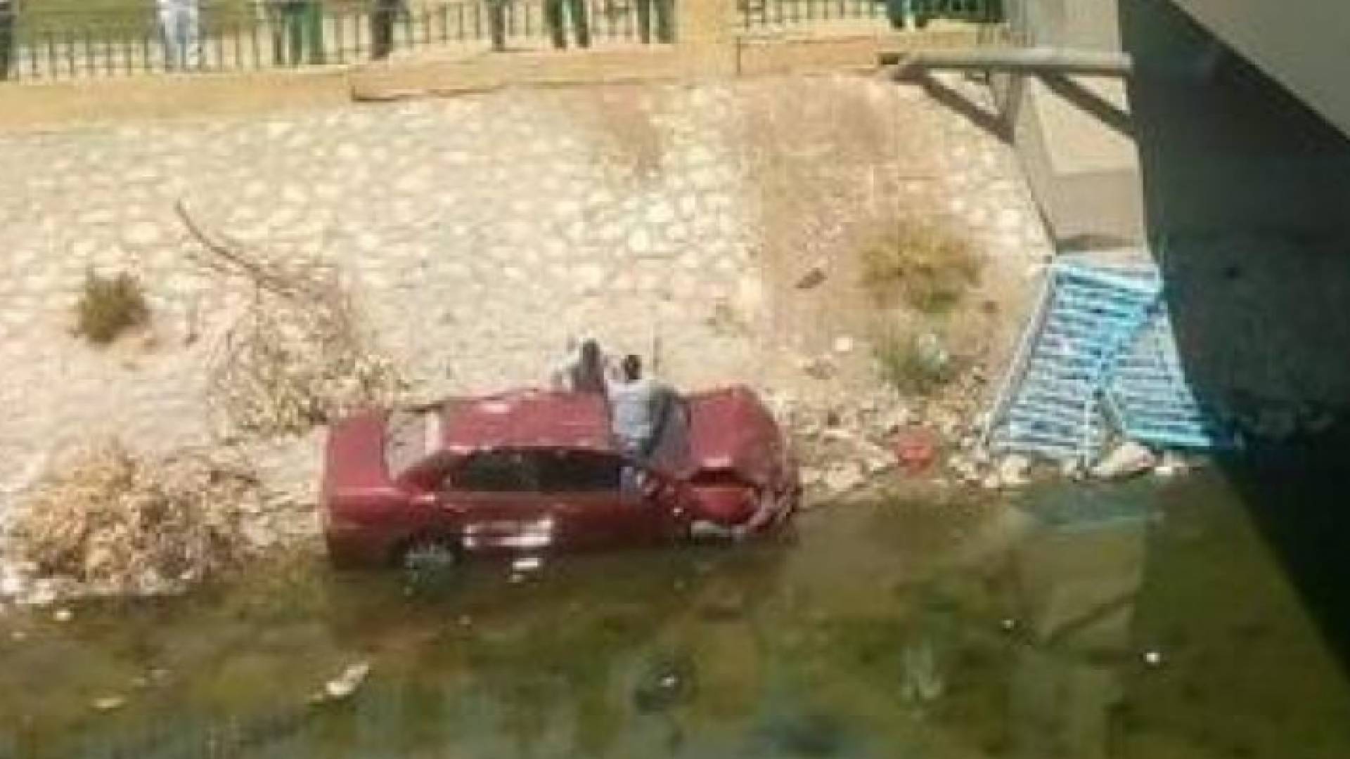 غرق سيارة، يستقلها 3 فتيات غرقن داخل ترعة الديروطية