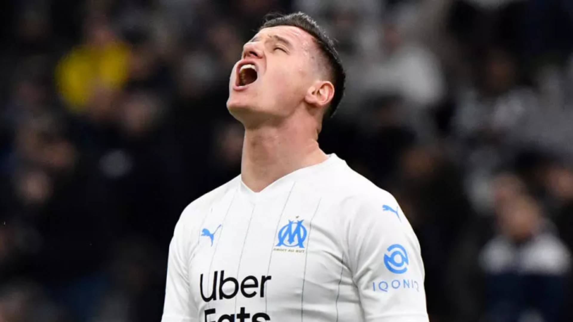 مهاجم مرسيليا فلوريان توفان أثناء مقابلة ضد نادي أميان ضمن منافسات الدوري الفرنسي