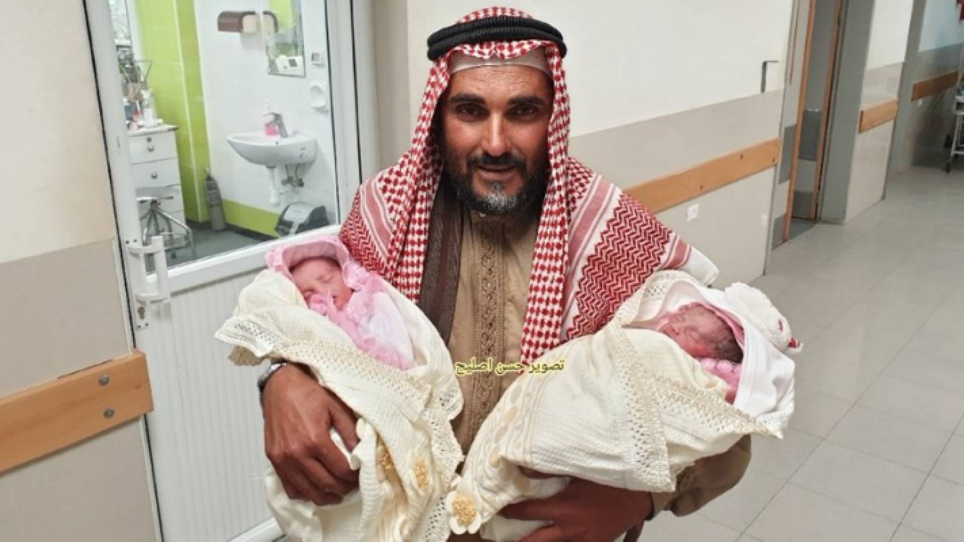 فلسطيني يرزق بتوأم بعد انتظار 26 عاما