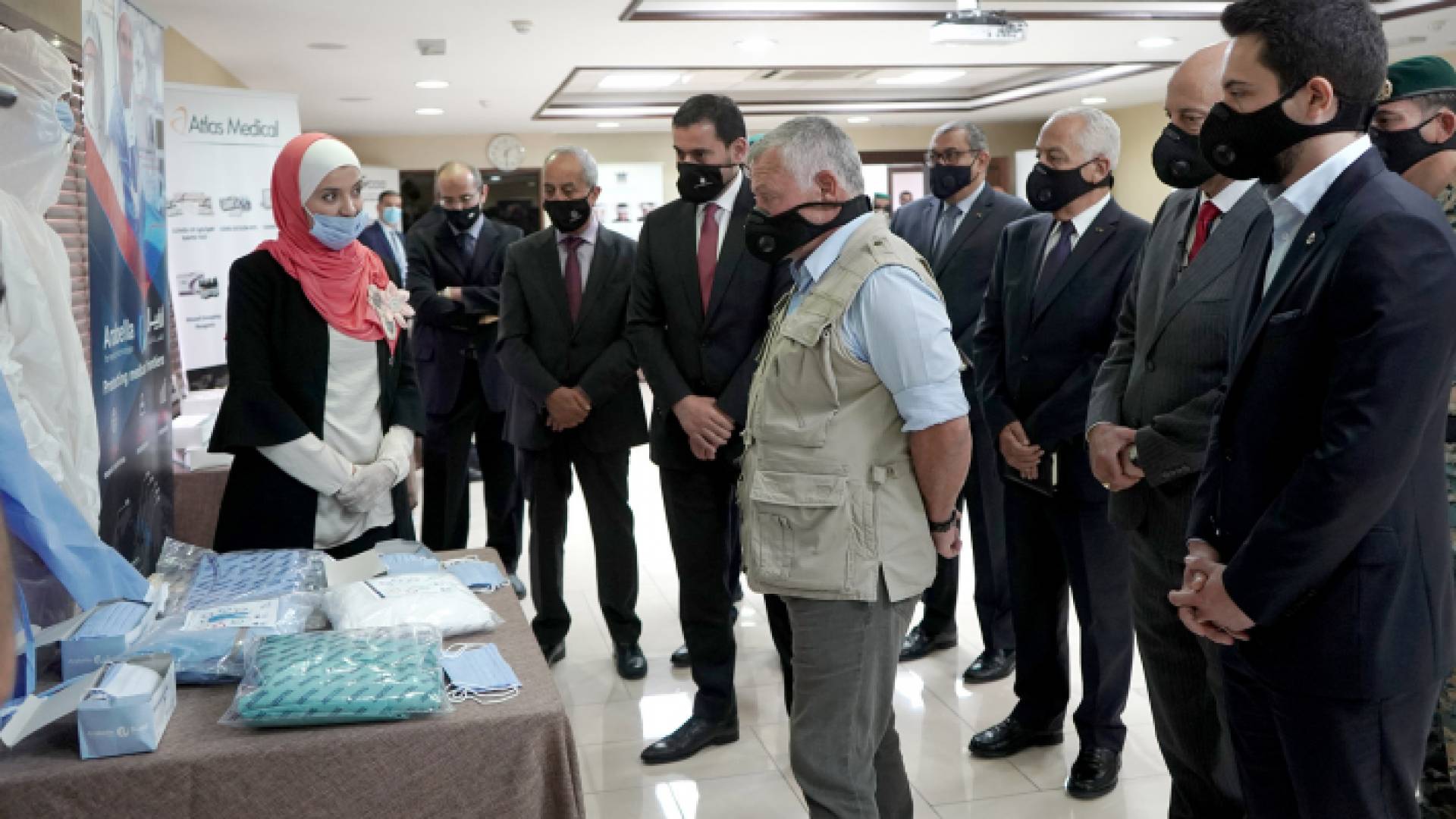 الملك يشيد بالصناعات المحلية ويدعو إلى زيادة إنتاجها وفتح أسواق جديدة للتصدير