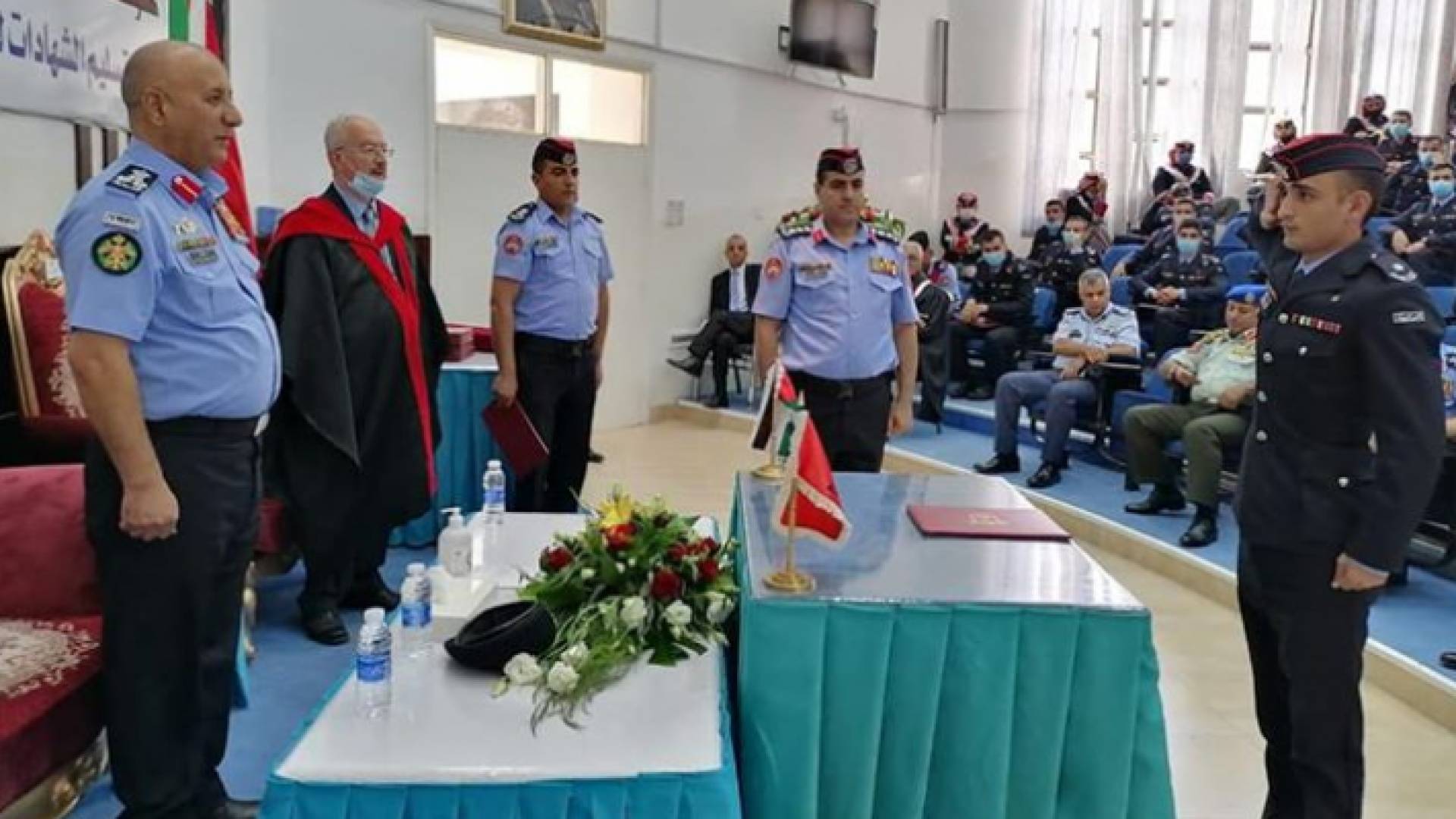 الاحتفال بتسليم شهادات خريجي كلية العلوم الشرطية