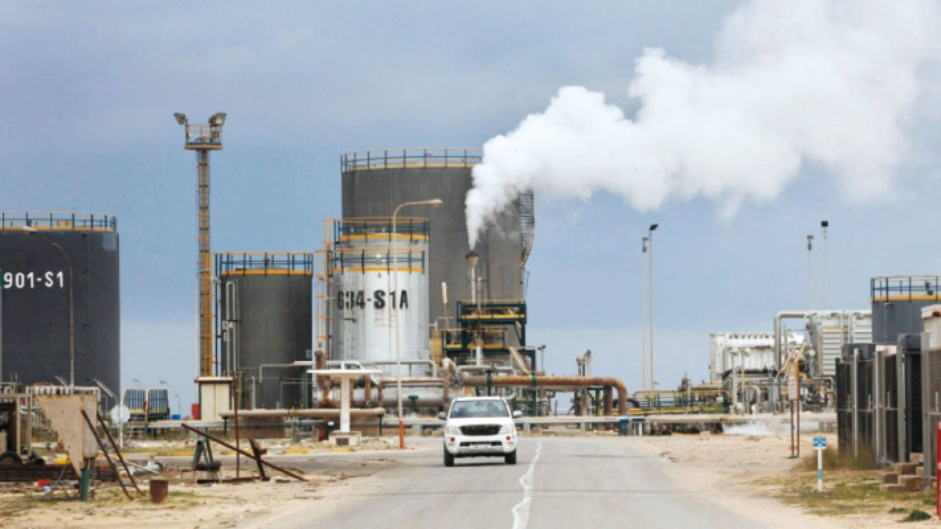 مصفاة لتكرير النفط في ليبيا - ارشيفية