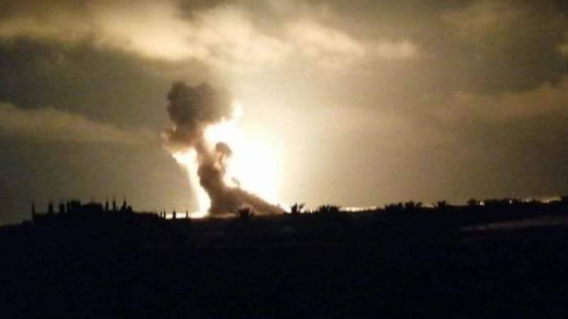 الصور من القصف