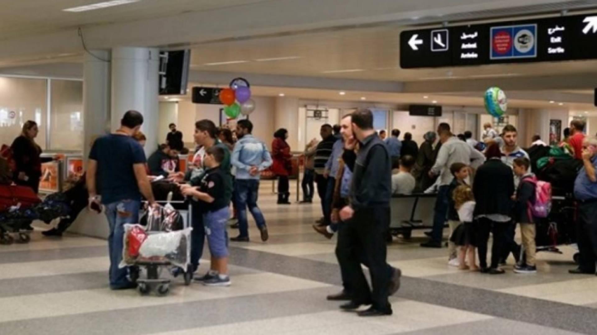 لبنان ينفي منع إدخال القادمين عبر المطار لأكثر من ألفي دولار