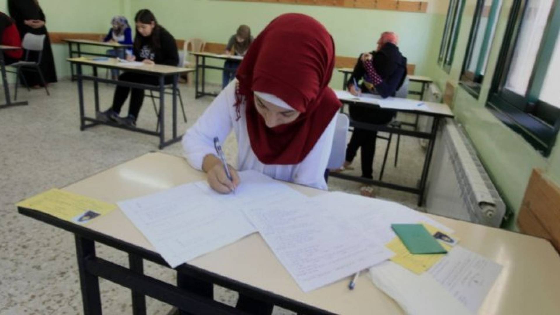 وزير التربية: زيادة أجور العاملين في امتحان "التوجيهي"