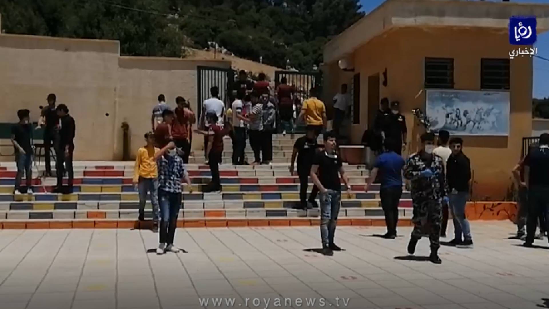 لحظة خروج طلبة الثانوية العامة "التوجيهي" من امتحانهم الأول (الرياضيات) في عجلون