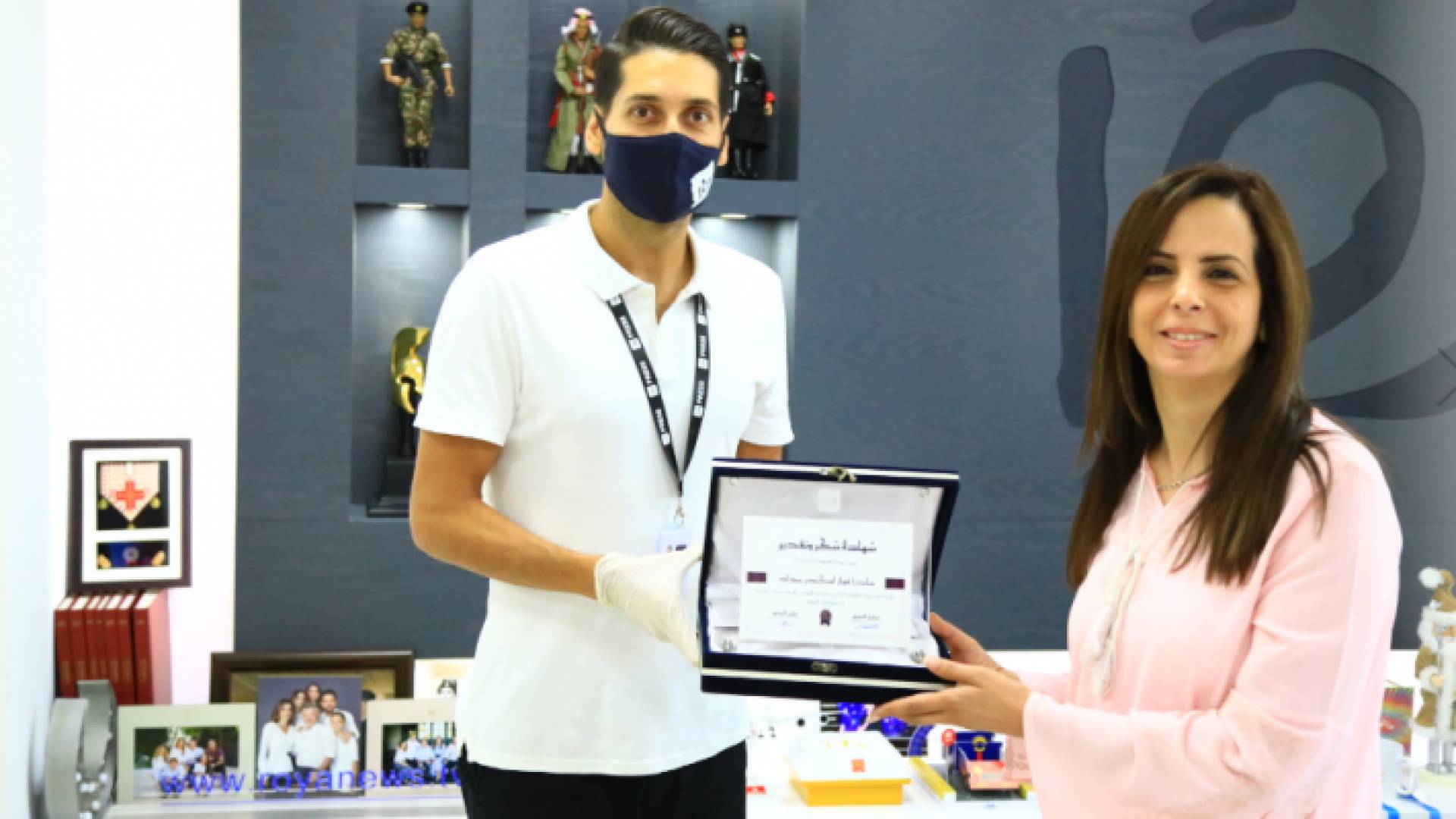 إدارة قناة رؤيا تكرم موظفيها ممن أمضوا أكثر من خمس و عشر سنوات في العمل