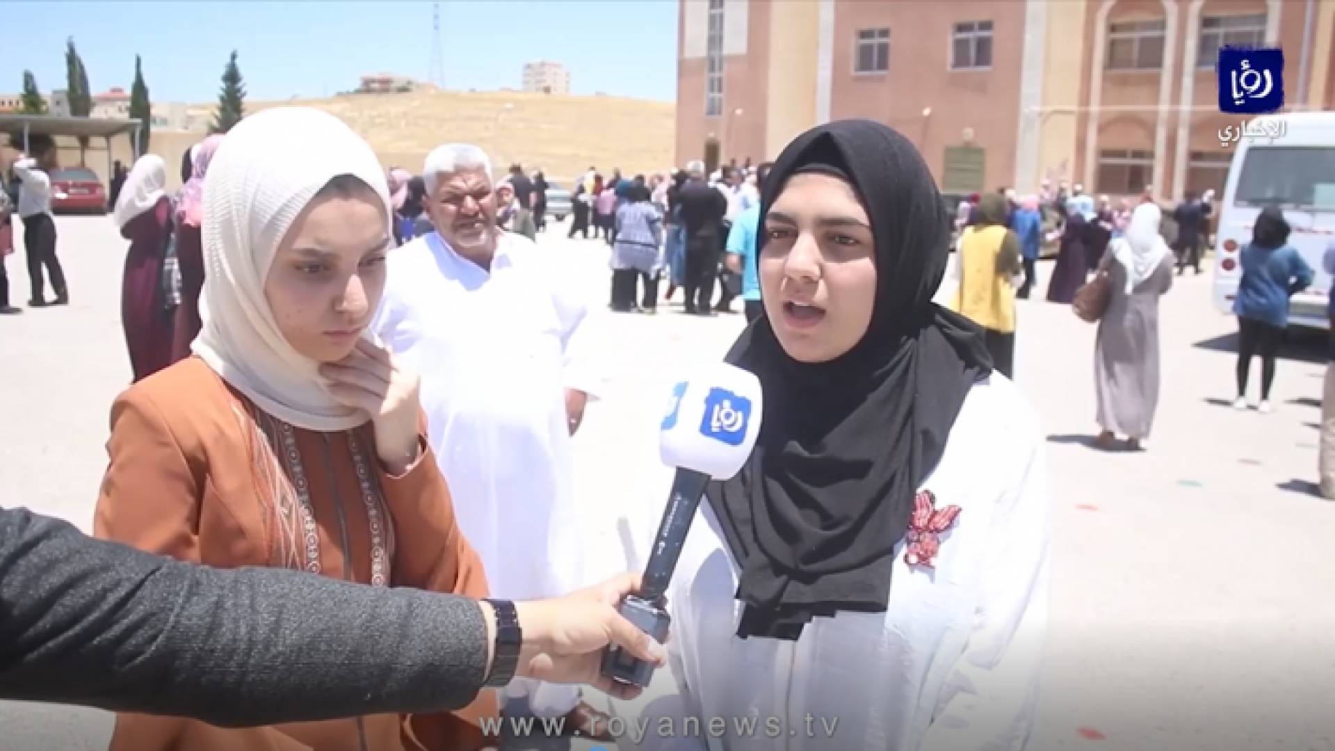 طلبة التوجيهي يبدون ارتياحهم حول مستوى امتحان الرياضيات ويشتكون من ضيق الوقت